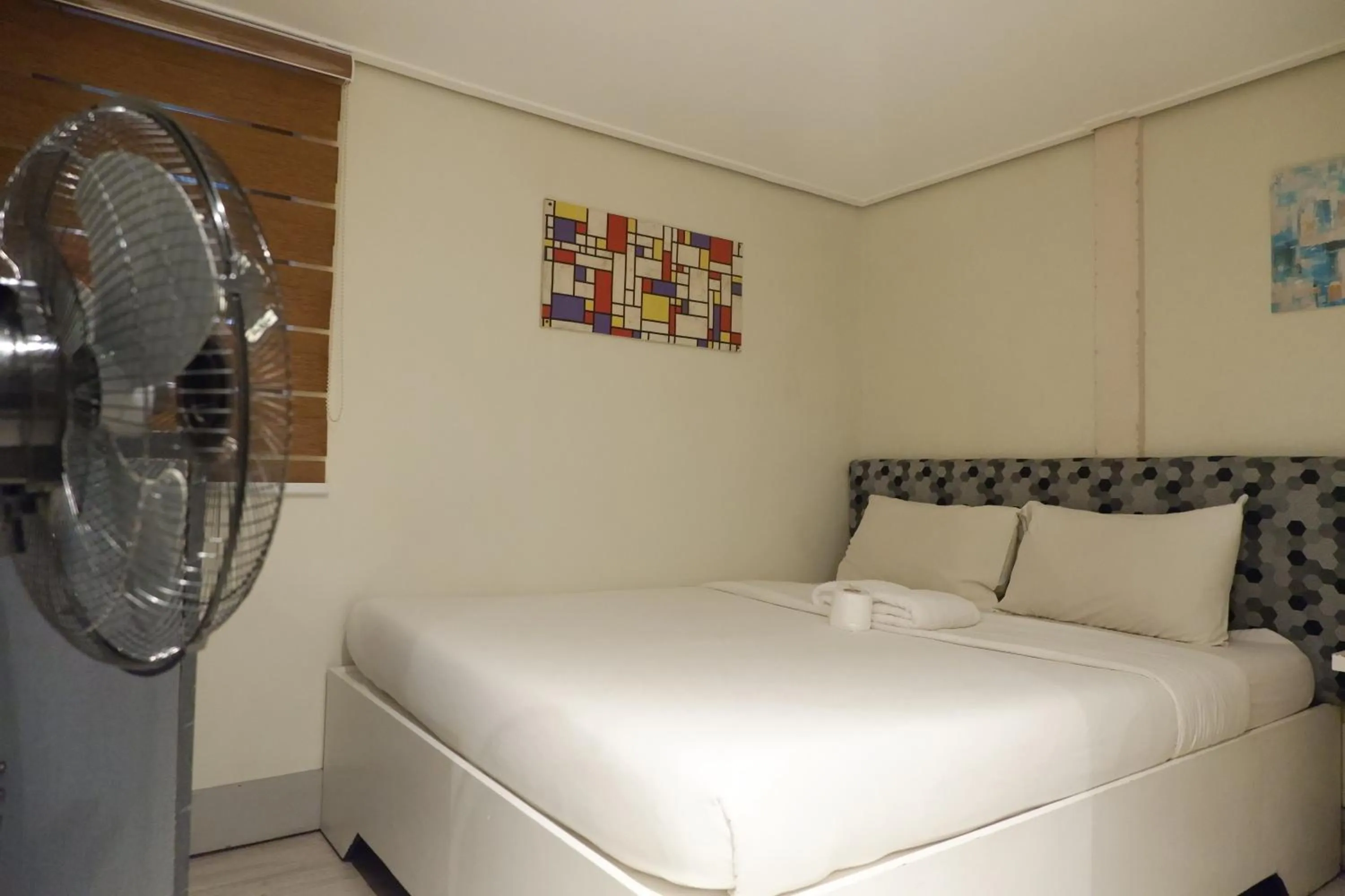 Bed in Sunset View Ridge Residences