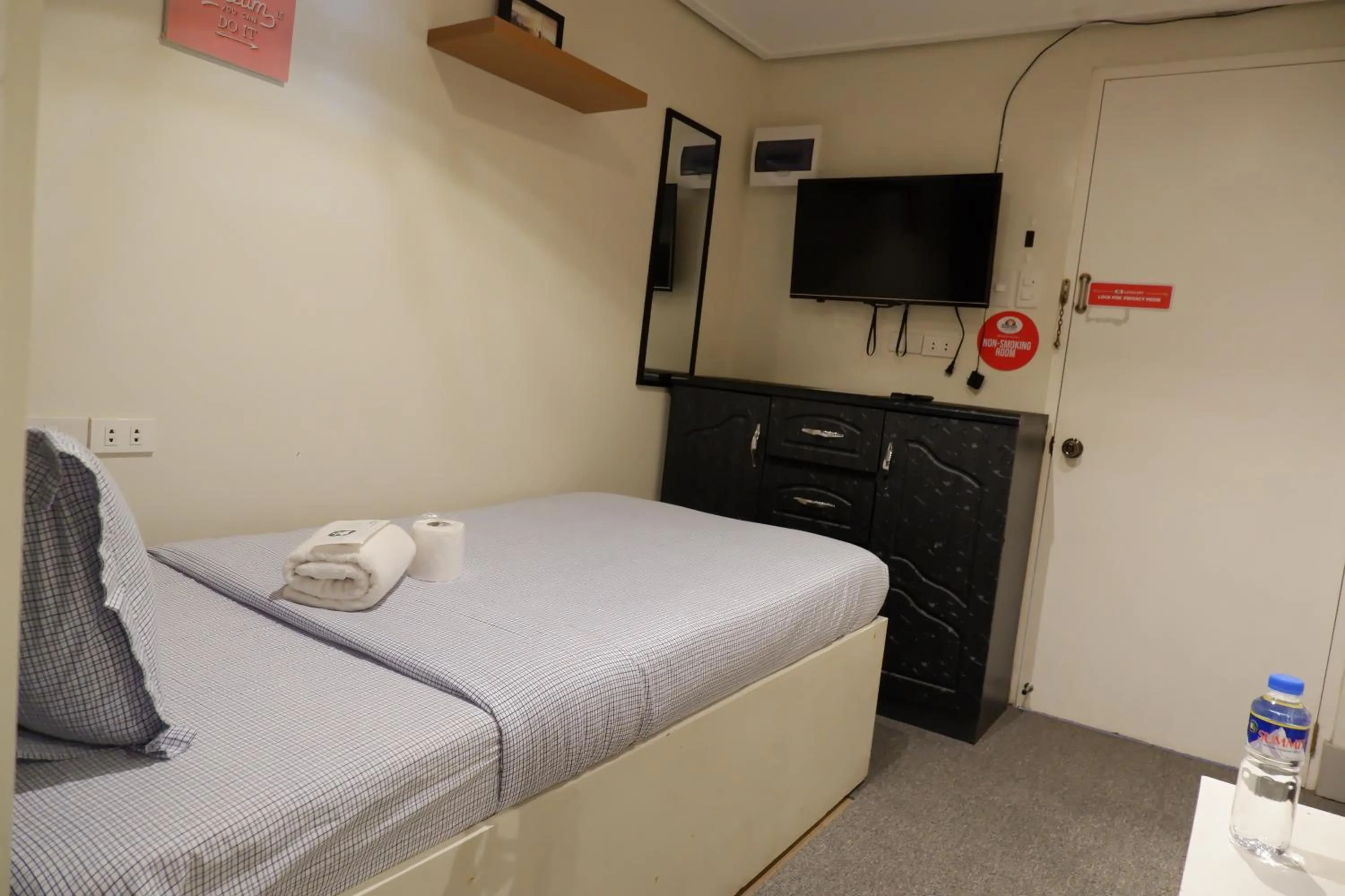 Bed in Sunset View Ridge Residences