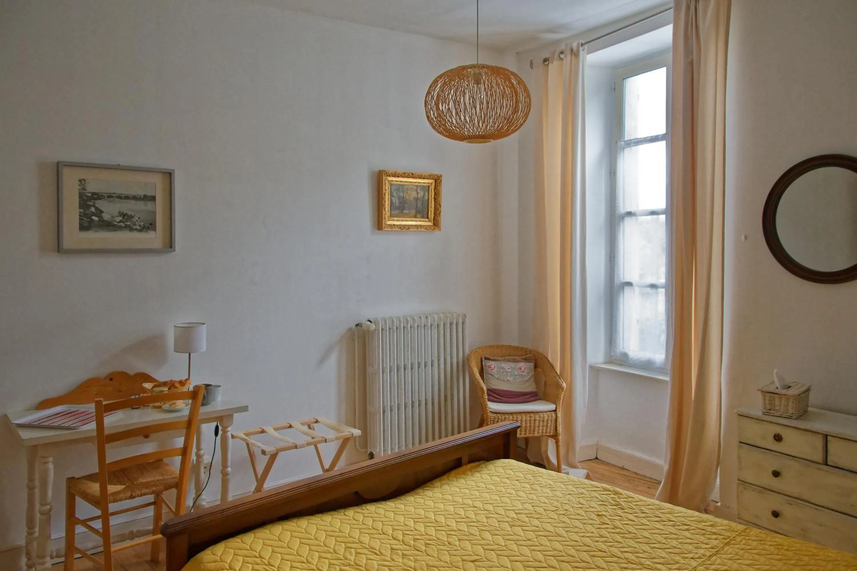 Decorative detail, Bed in Maison Rives - Village du Livre de Montolieu