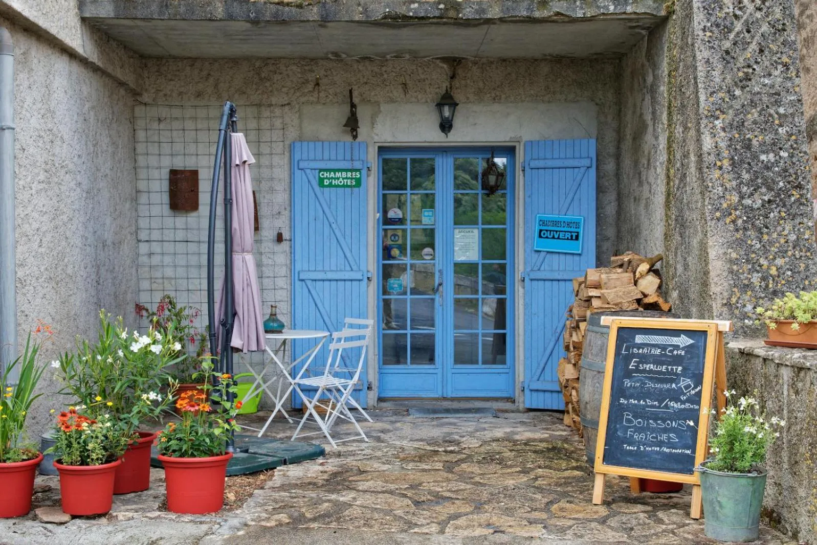 Facade/entrance in Maison Rives - Village du Livre de Montolieu