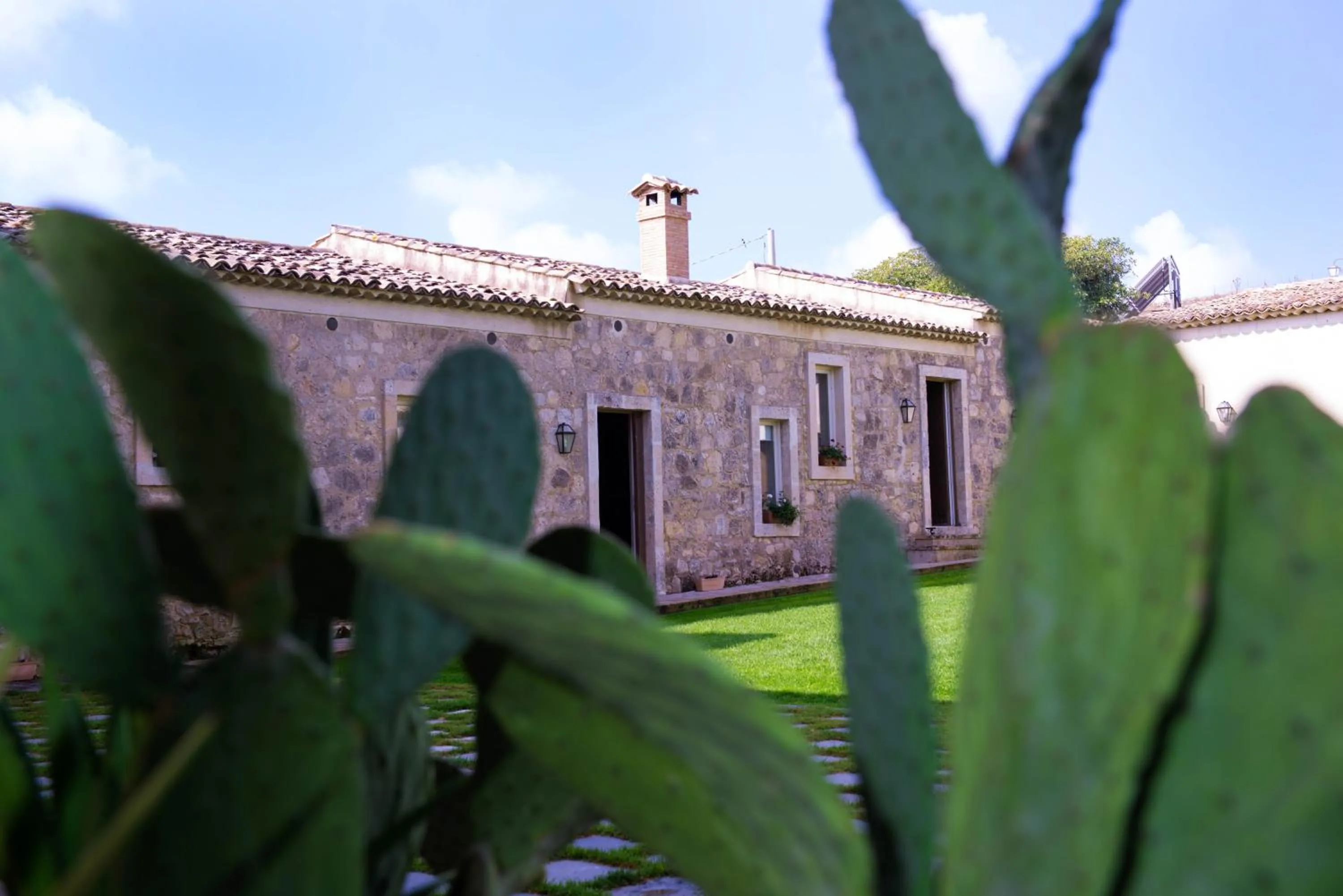 Inner courtyard view in Castello Camemi