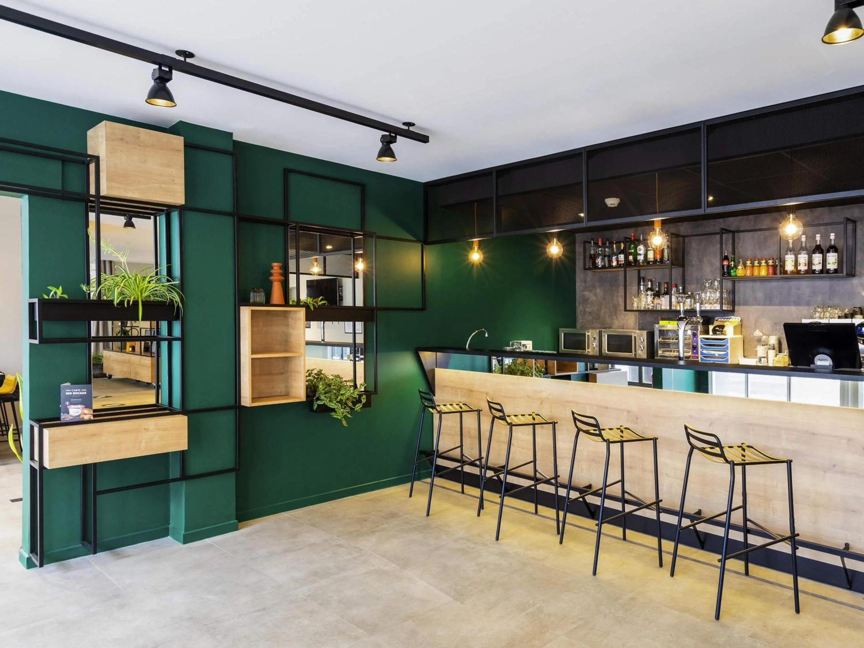 Property building in Ibis Pau Centre