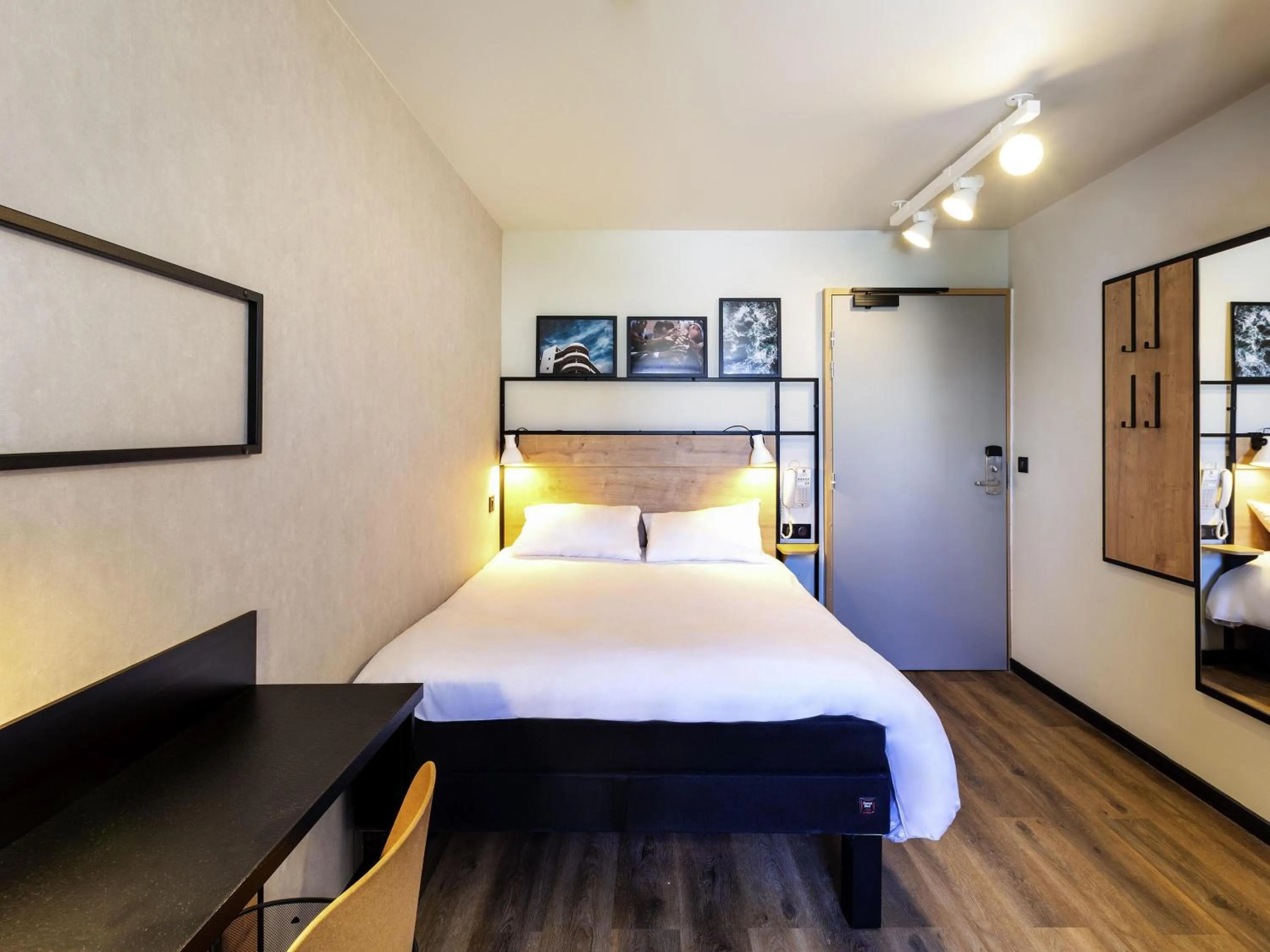 Bedroom, Bed in Ibis Pau Centre