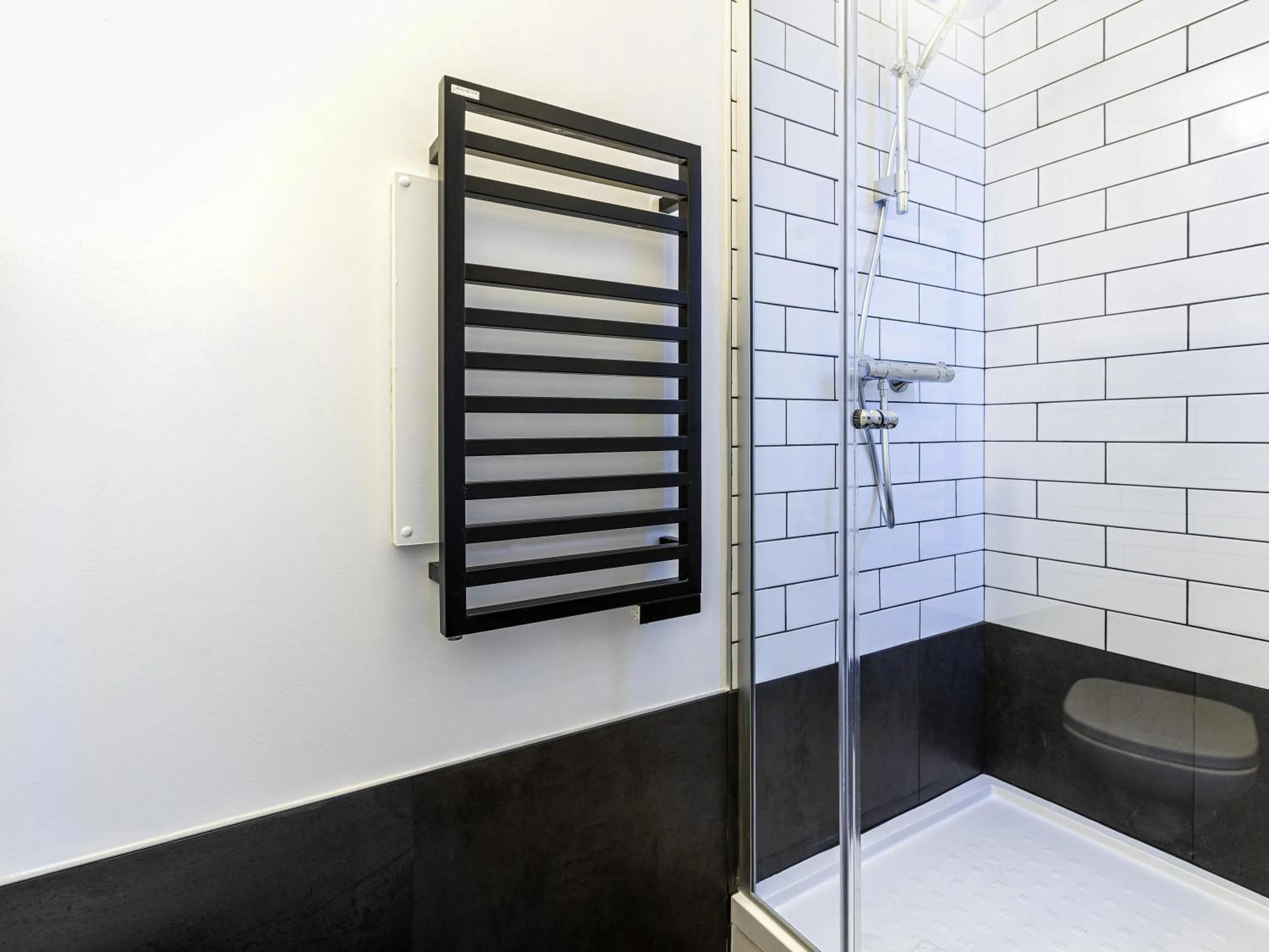 Bedroom in Ibis Pau Centre