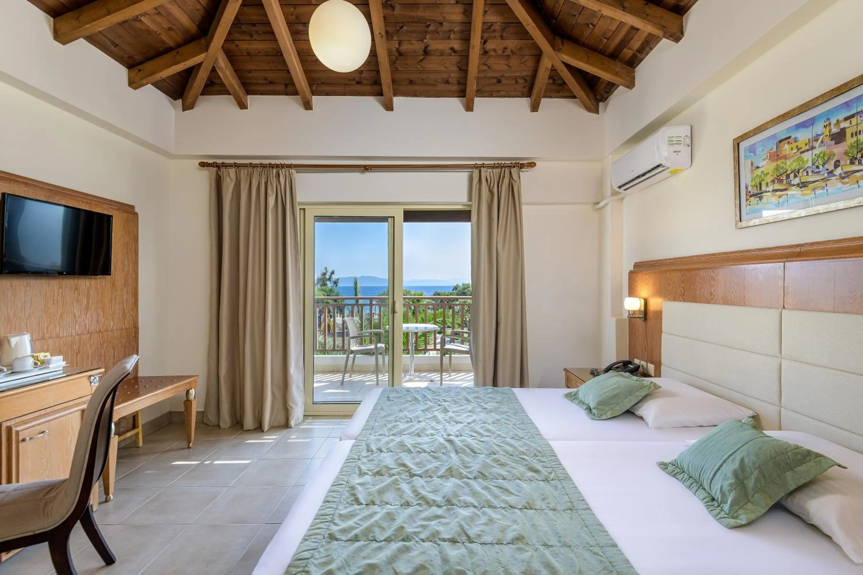 Bed in Natura Park Village Hotel & Spa