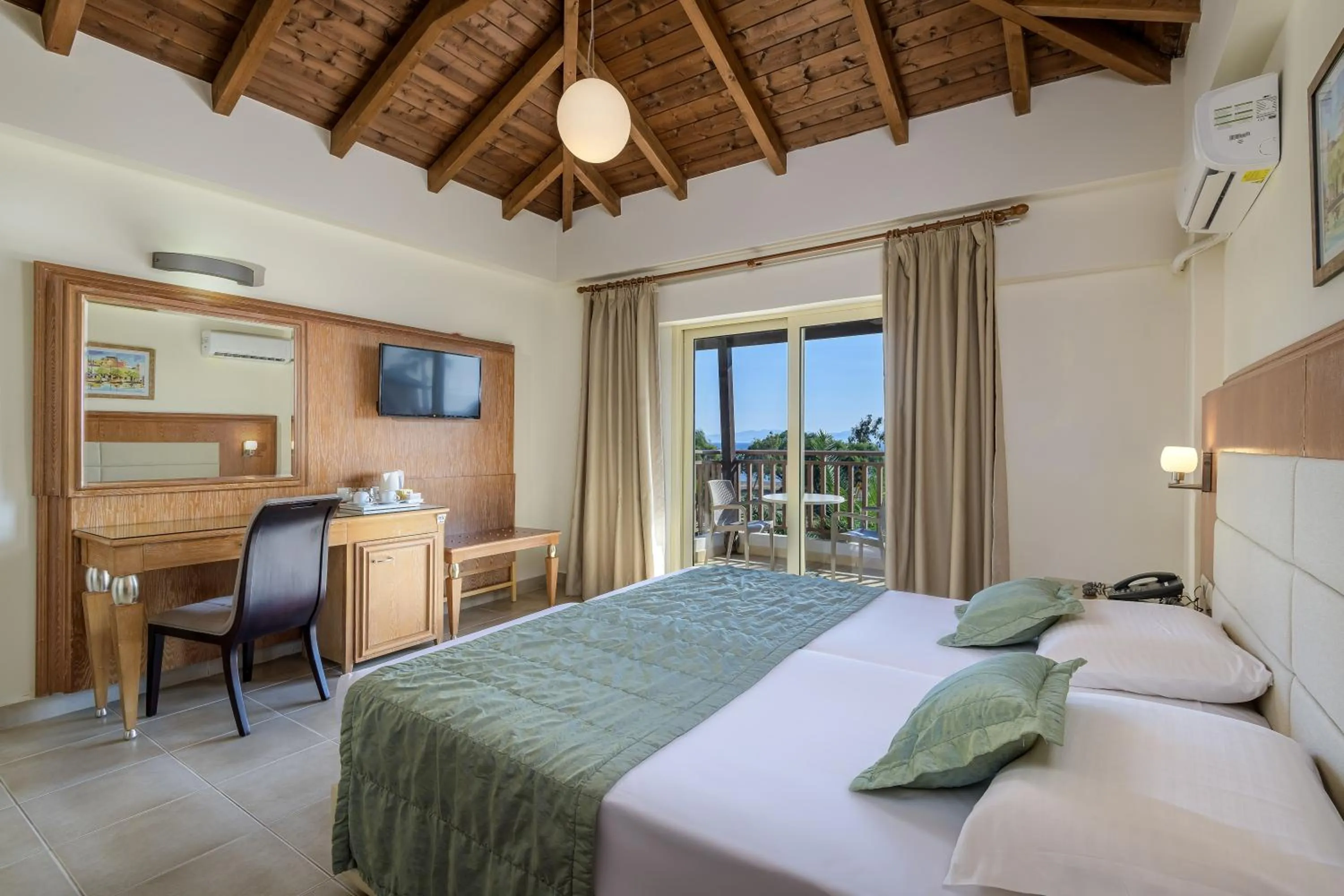 Bed in Natura Park Village Hotel & Spa