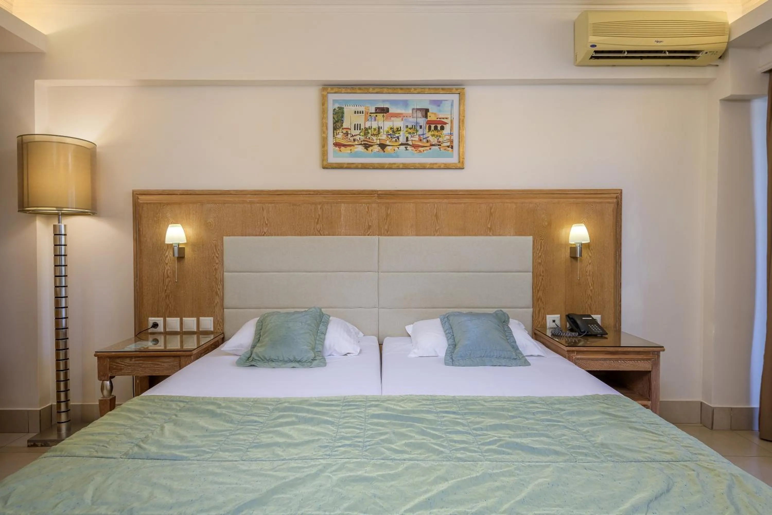 Bed in Natura Park Village Hotel & Spa