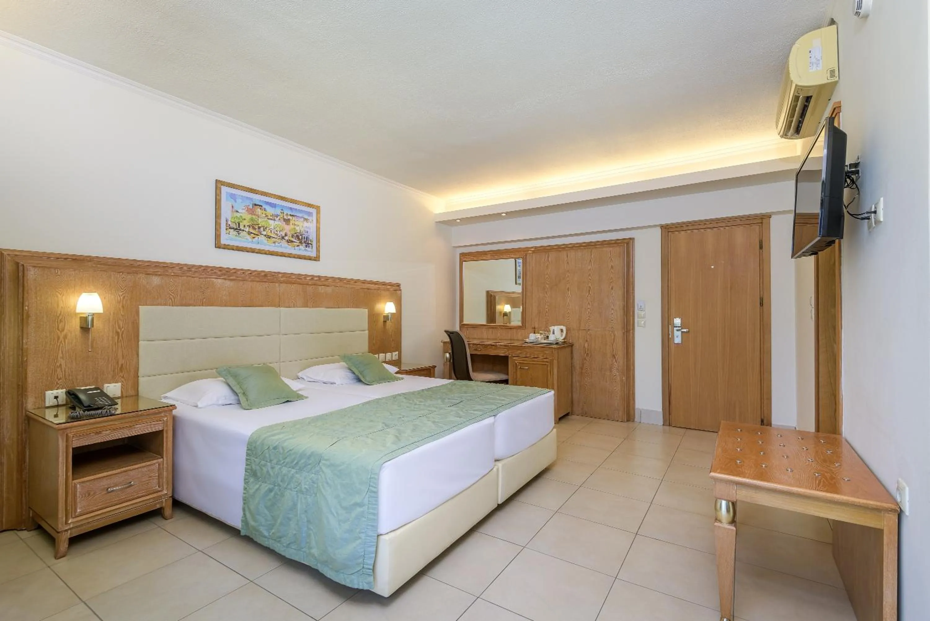 Bed in Natura Park Village Hotel & Spa