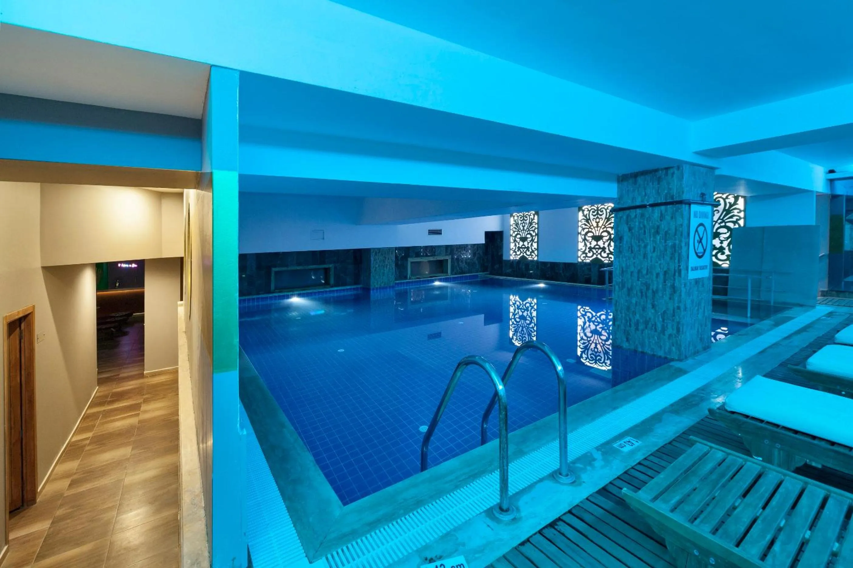 Swimming pool in Golden Age Hotel Yalıkavak Bodrum