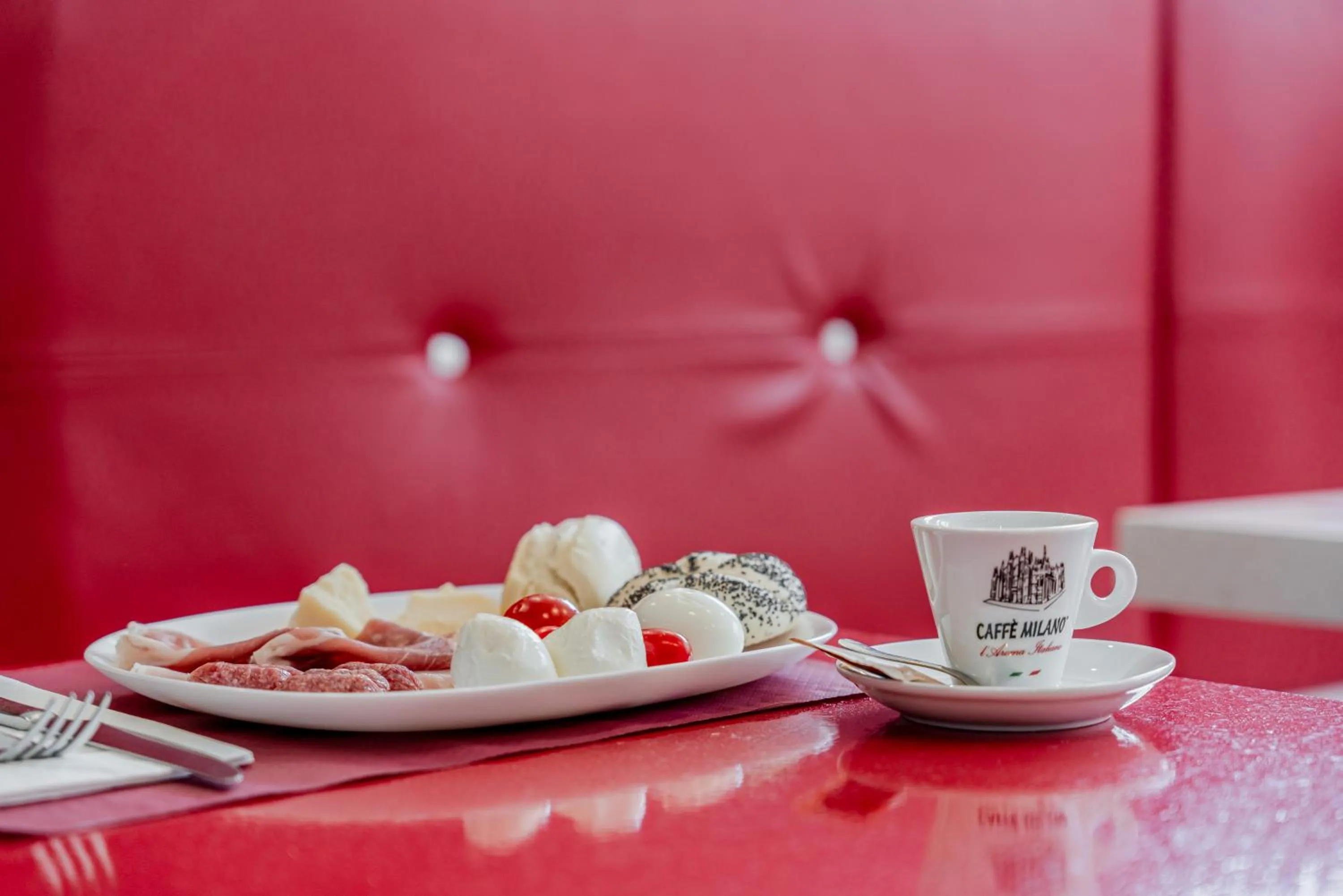 Food and drinks in Hotel Milano Navigli