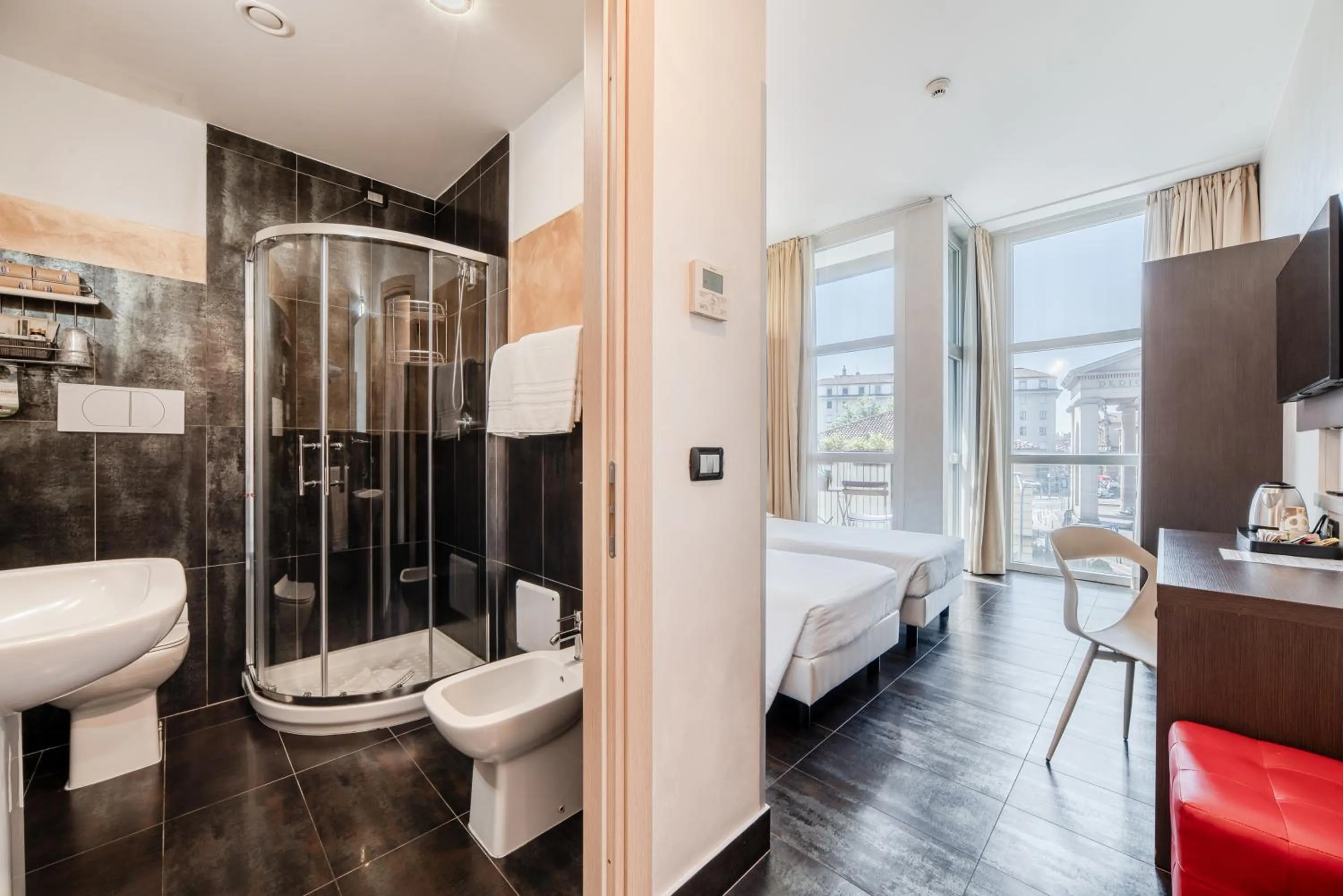 Shower, Bed in Hotel Milano Navigli