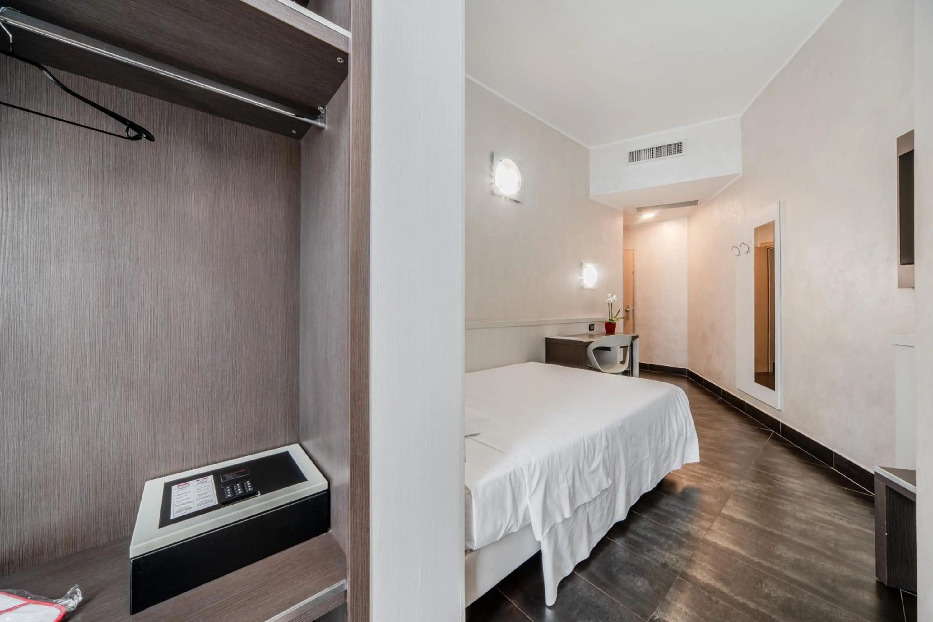 Photo of the whole room, Bed in Hotel Milano Navigli