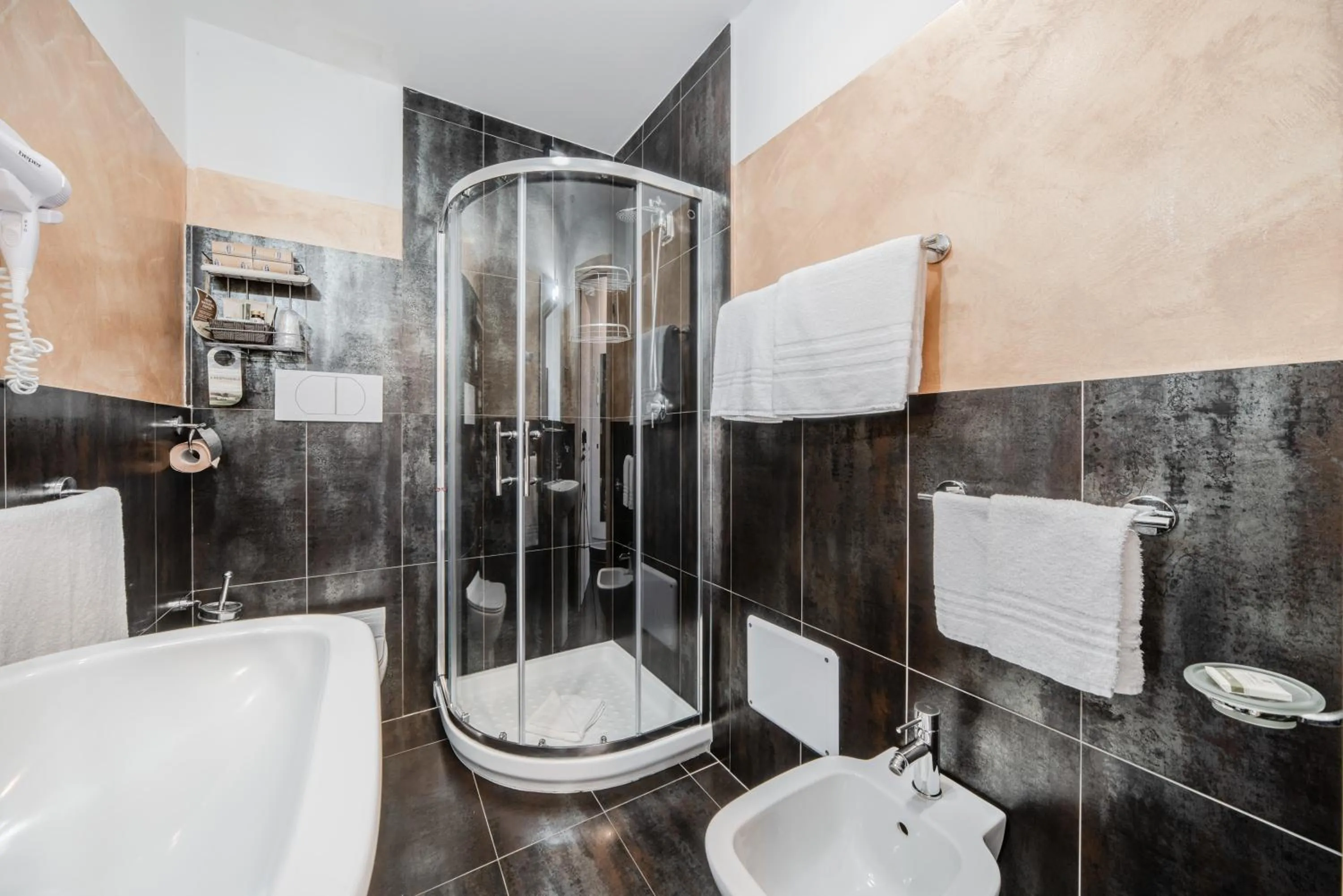 Shower in Hotel Milano Navigli