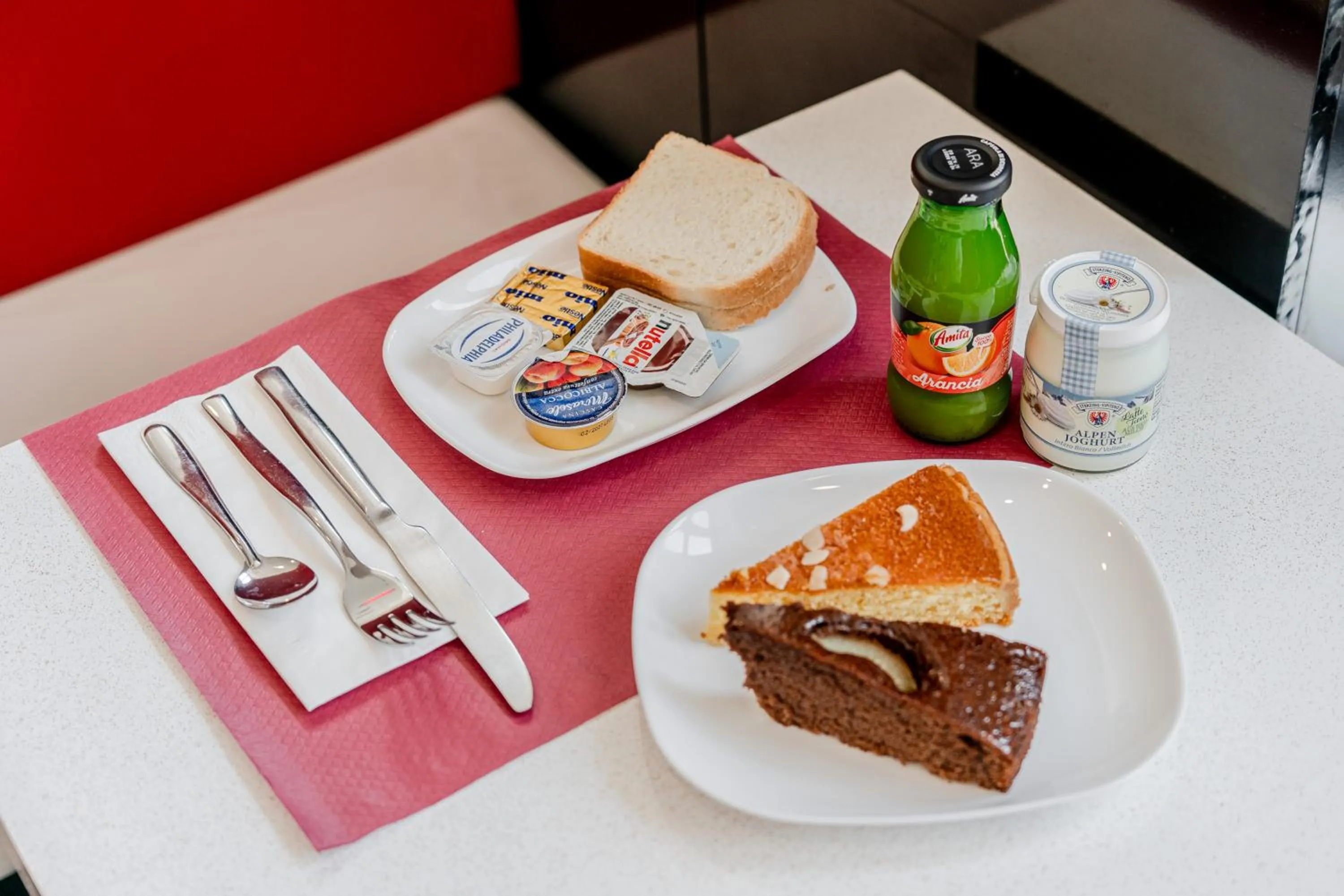 Food and drinks in Hotel Milano Navigli