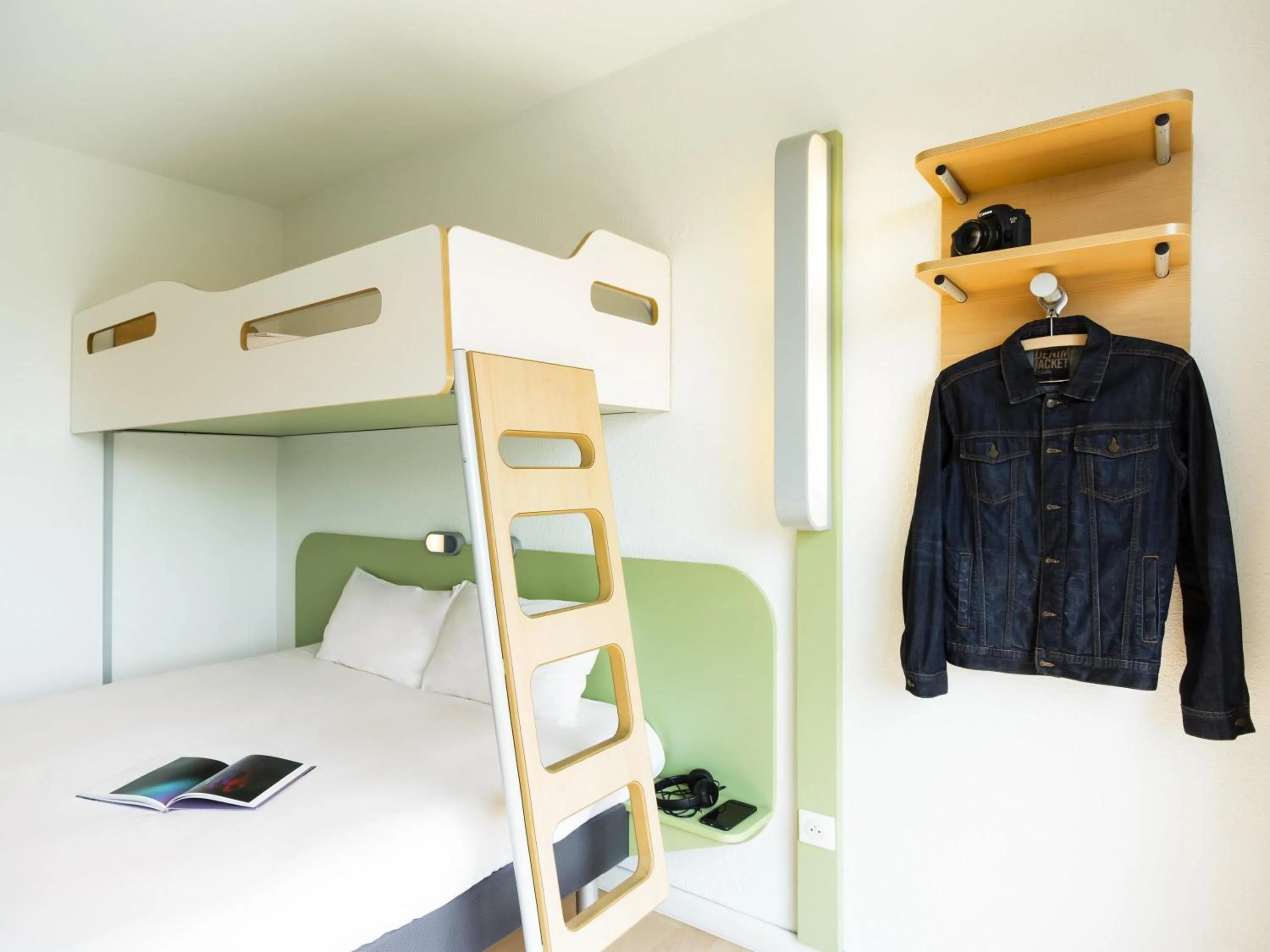 Bedroom, Bed in ibis budget Pau Lescar
