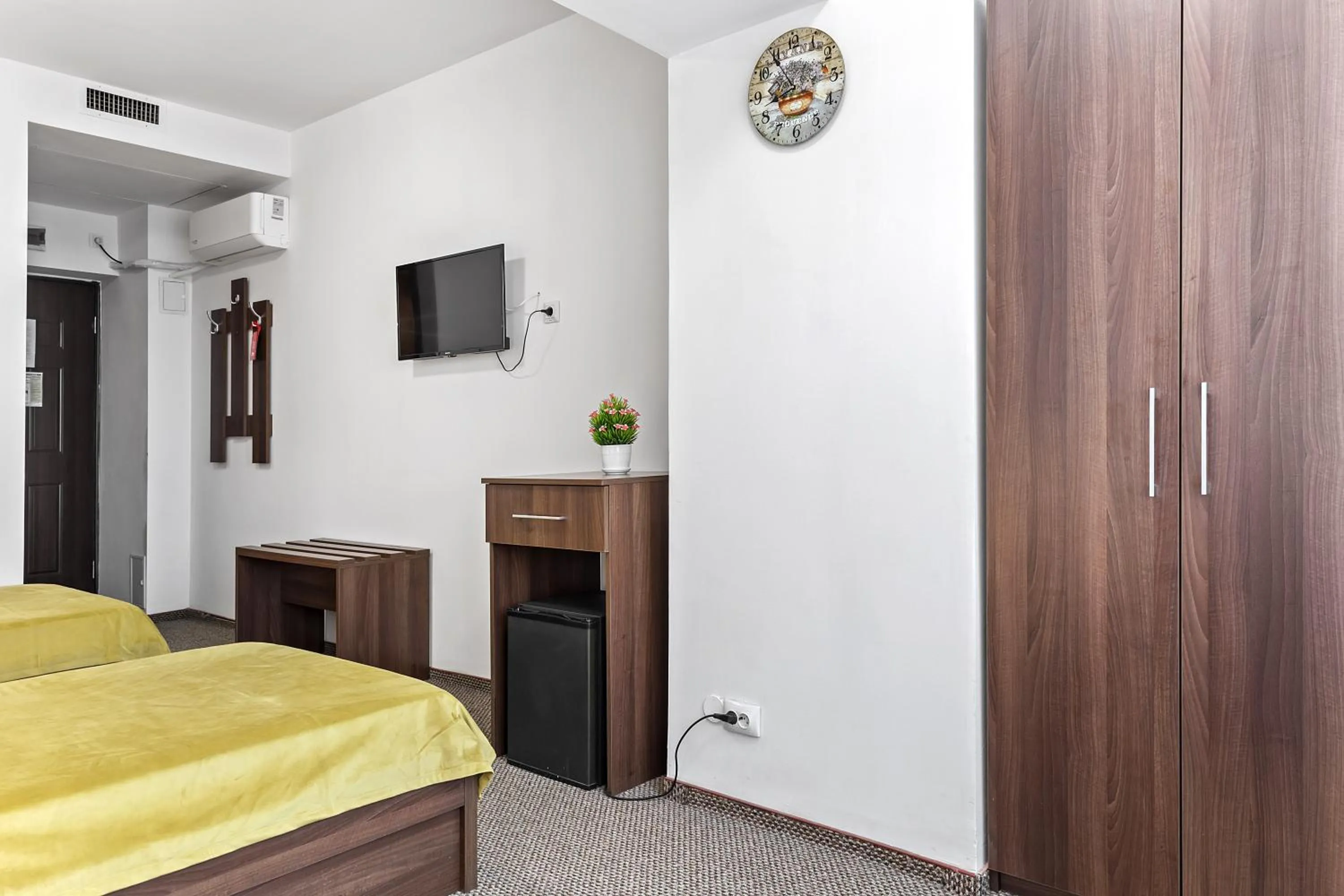 TV and multimedia, Bed in Lina Hotel