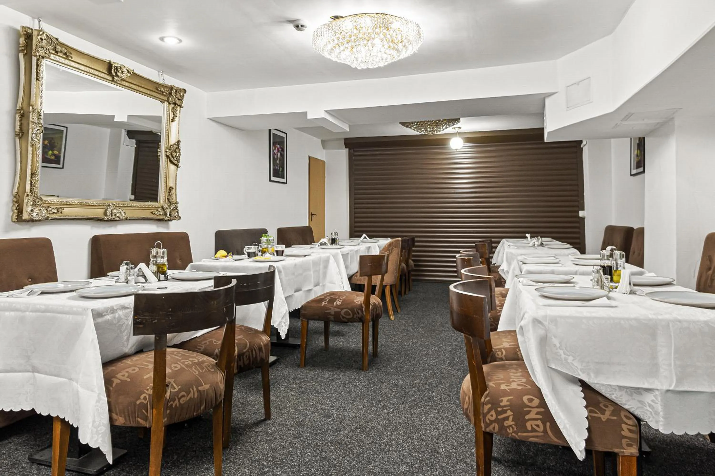 Restaurant/places to eat in Lina Hotel