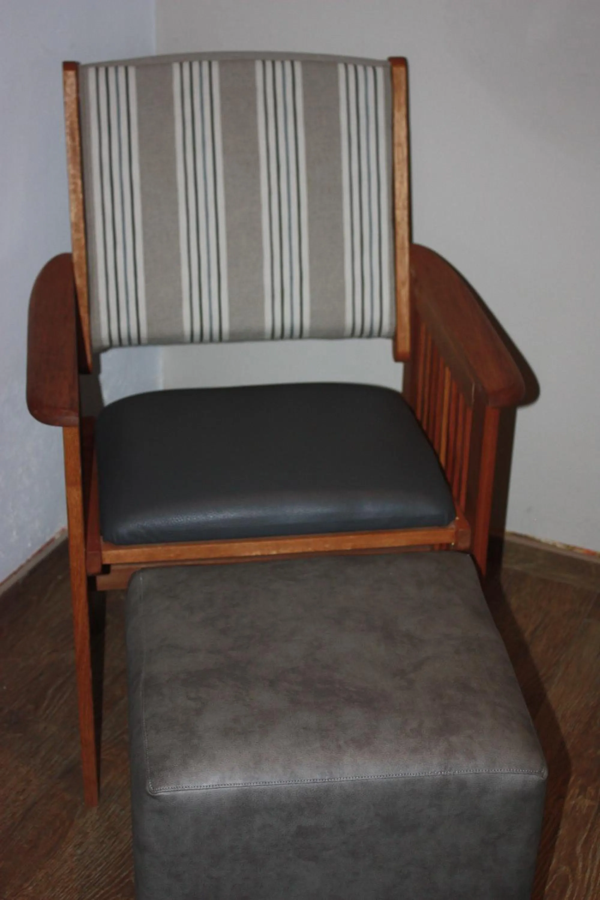 Living room in Bush Pillow Guest House