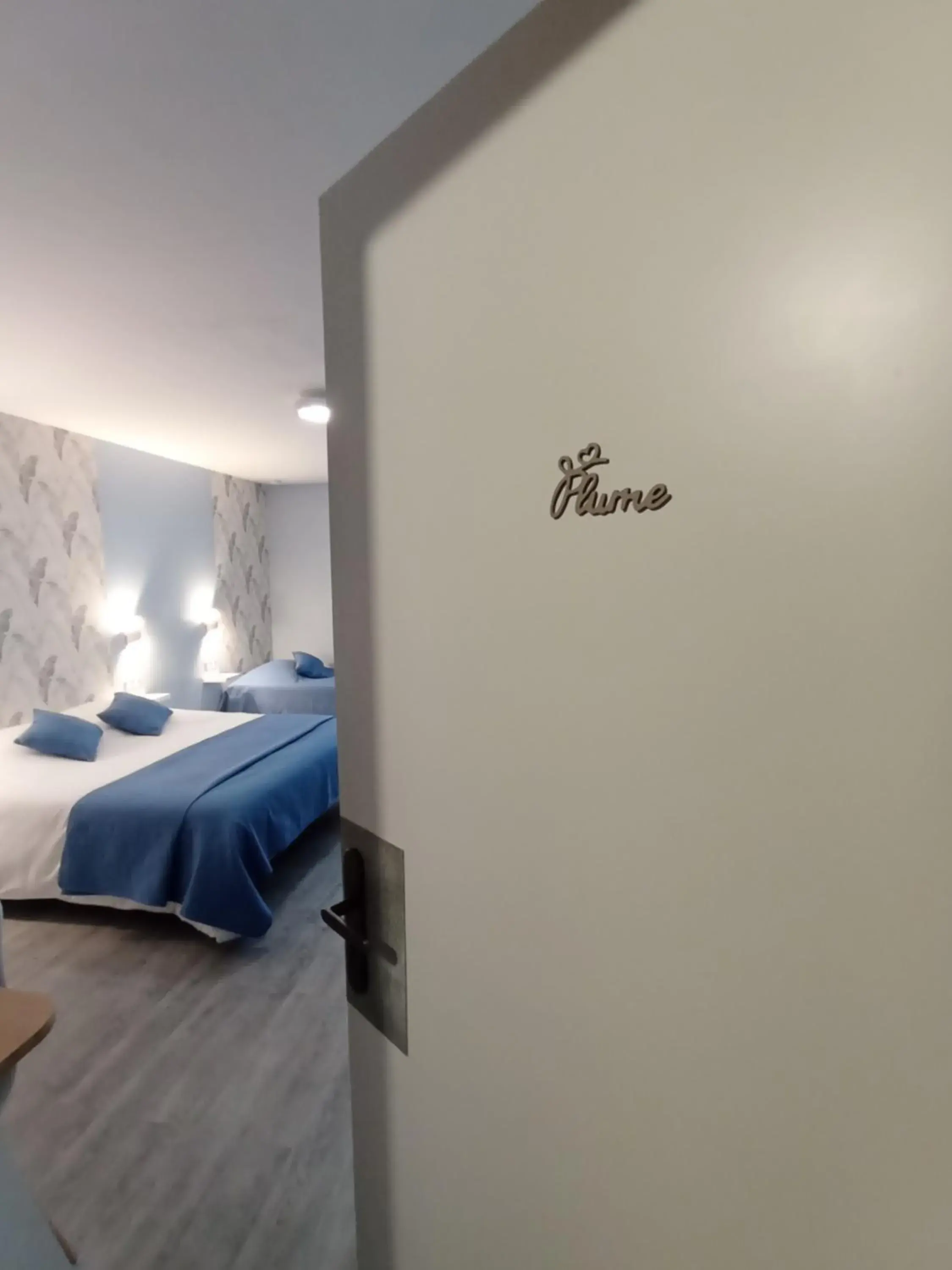 Comfort Triple Room with Shower in Chambres et Tables d'hotes " O Doux Matins " aux portes de Chinon Comfort Triple Room with Shower in Chambres et Tables d'hotes " O Doux Matins " aux portes de Chinon