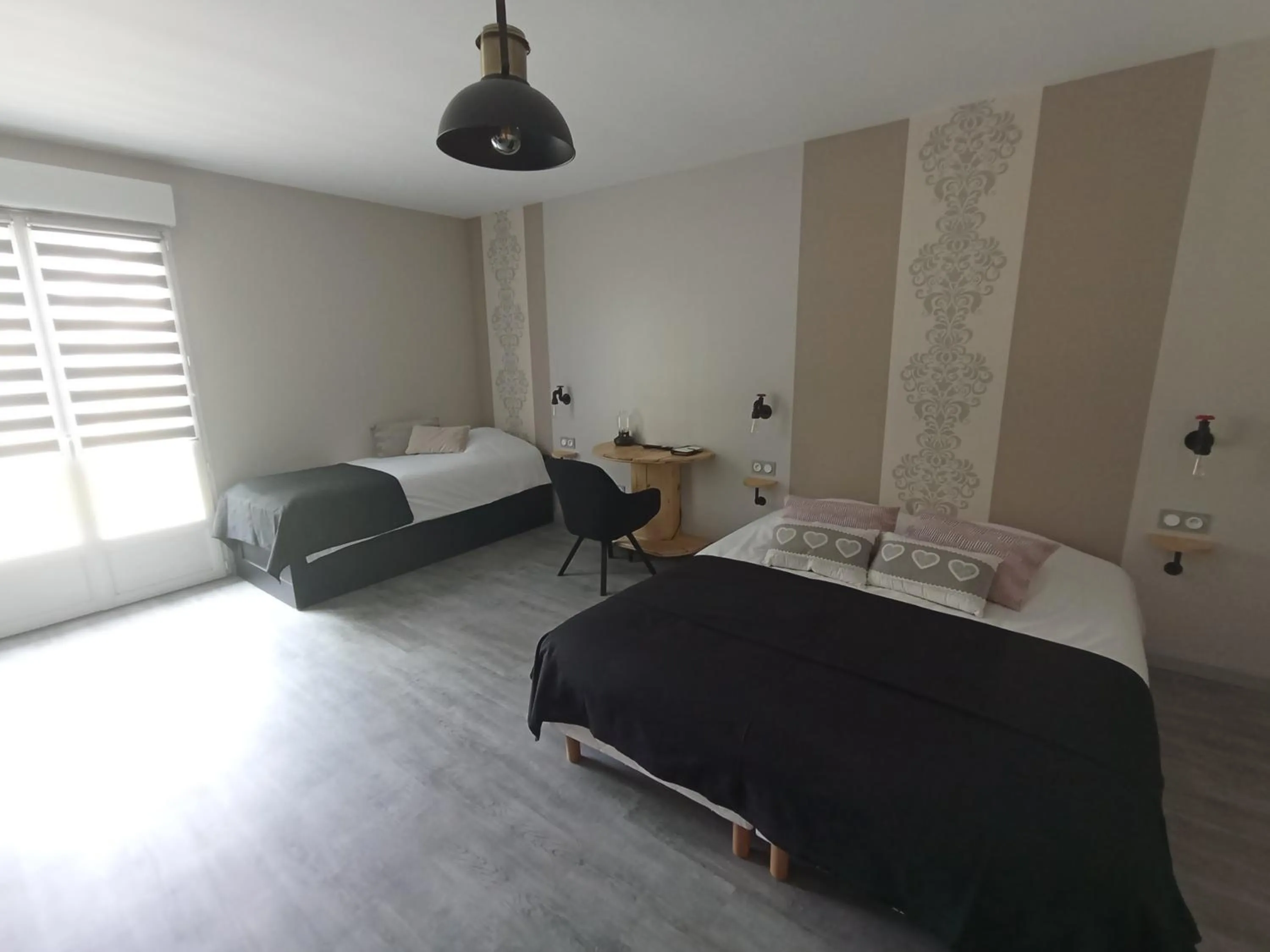 Photo of the whole room, Bed in Chambres et Tables d'hotes " O Doux Matins " aux portes de Chinon