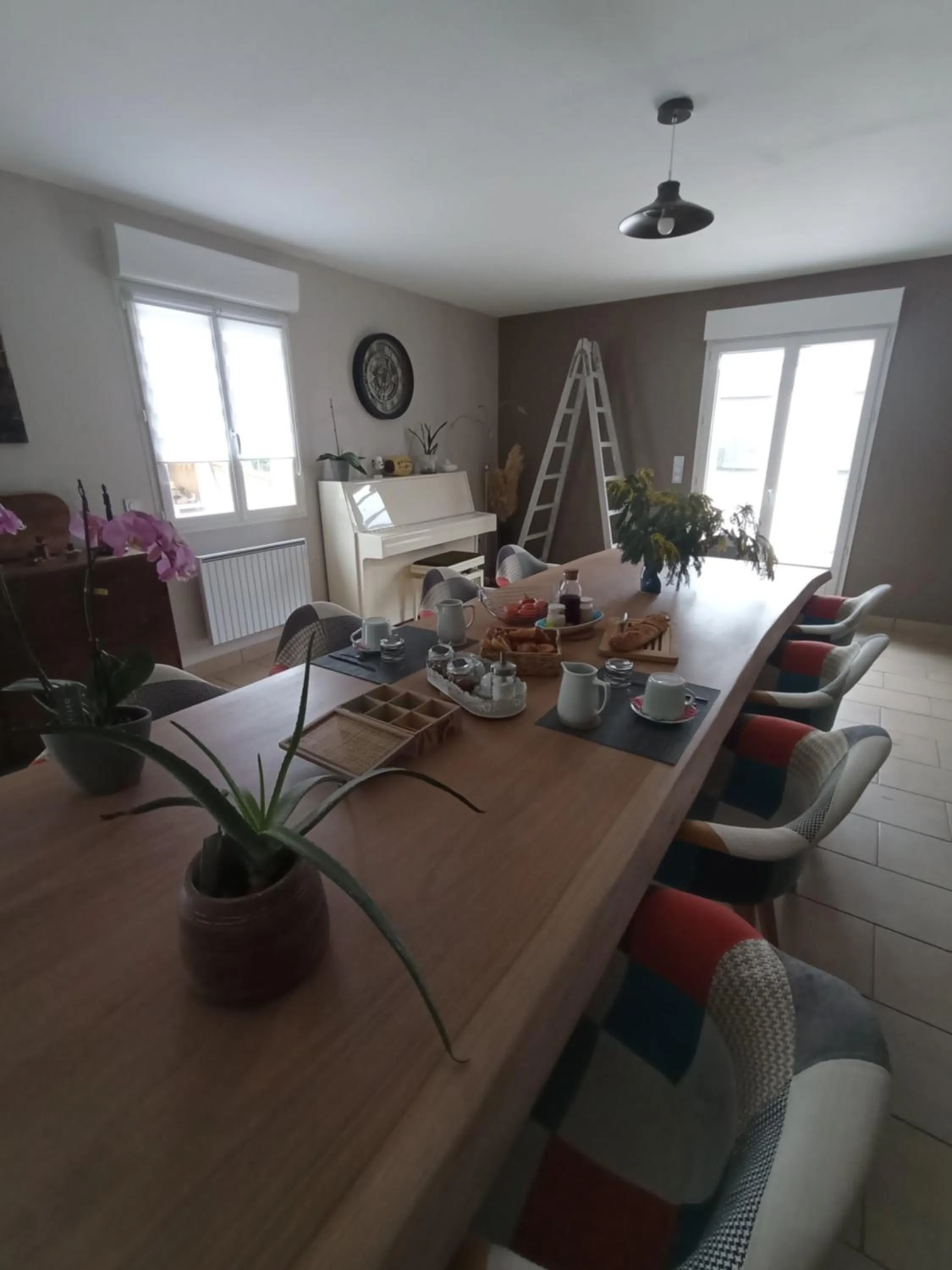 Continental breakfast in Chambres et Tables d'hotes " O Doux Matins " aux portes de Chinon