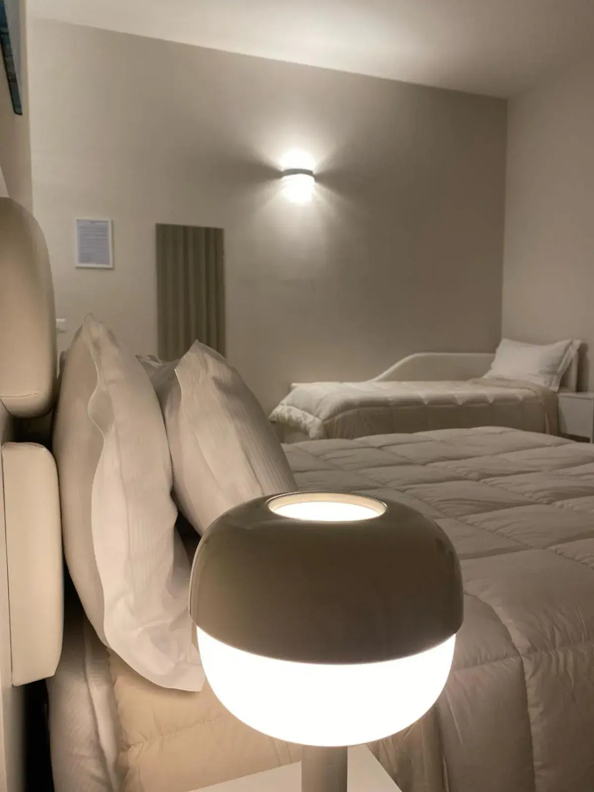 Quadruple Room with Private Bathroom in Midtown Salerno Quadruple Room with Private Bathroom in Midtown Salerno