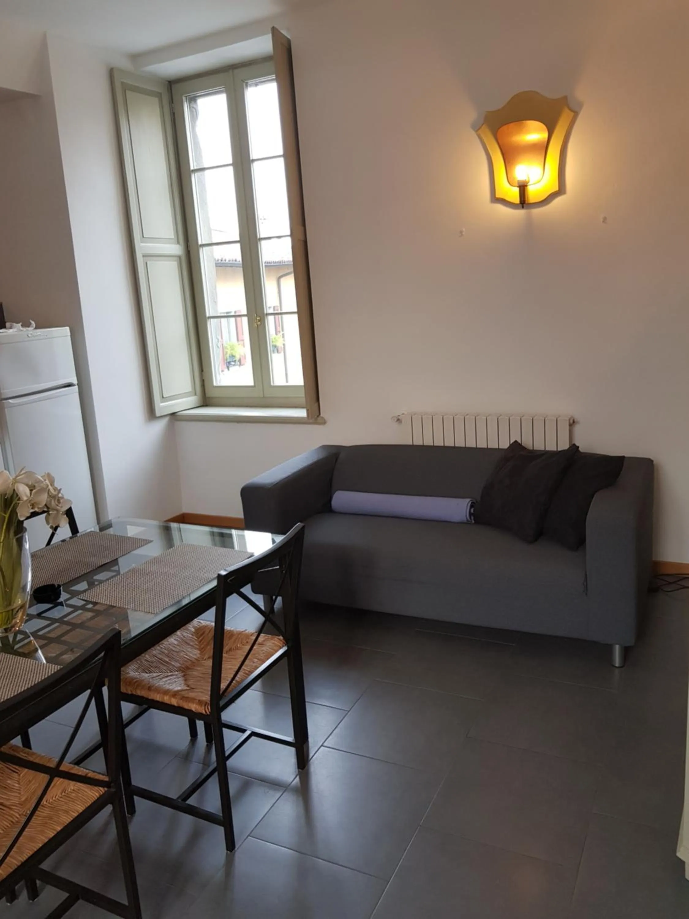 Dining area in CharmeRooms Villa Moroni