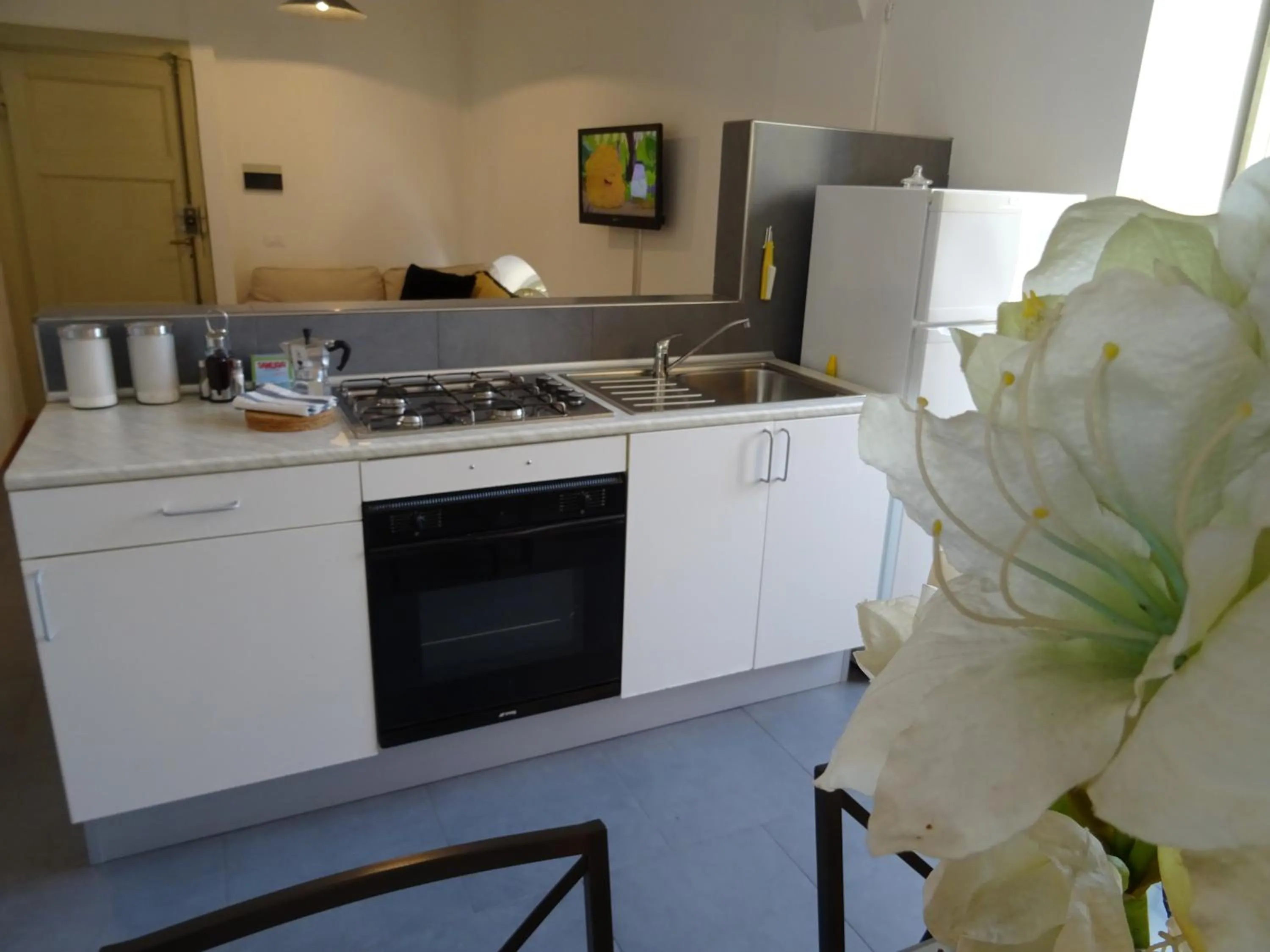 Kitchen or kitchenette in CharmeRooms Villa Moroni