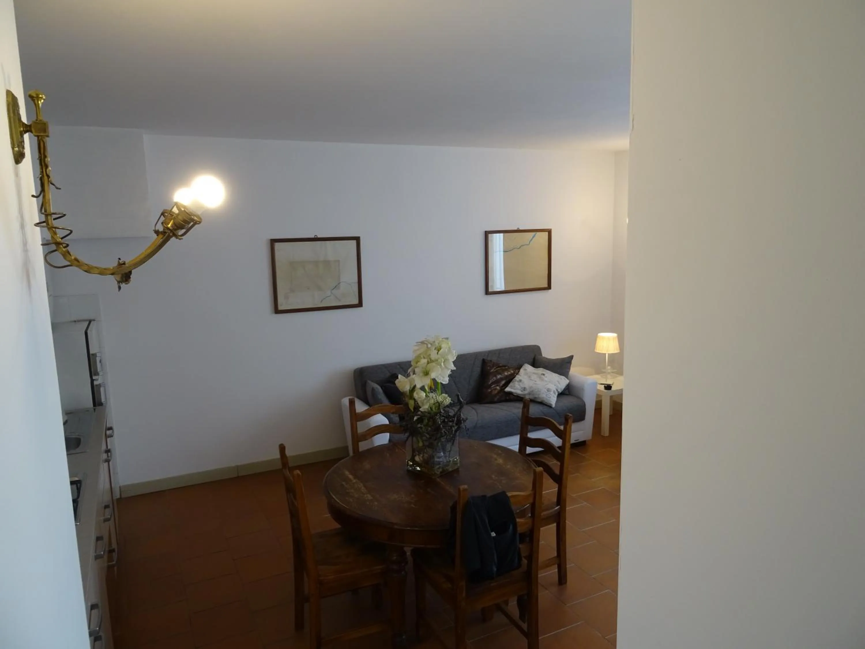 Seating area in CharmeRooms Villa Moroni