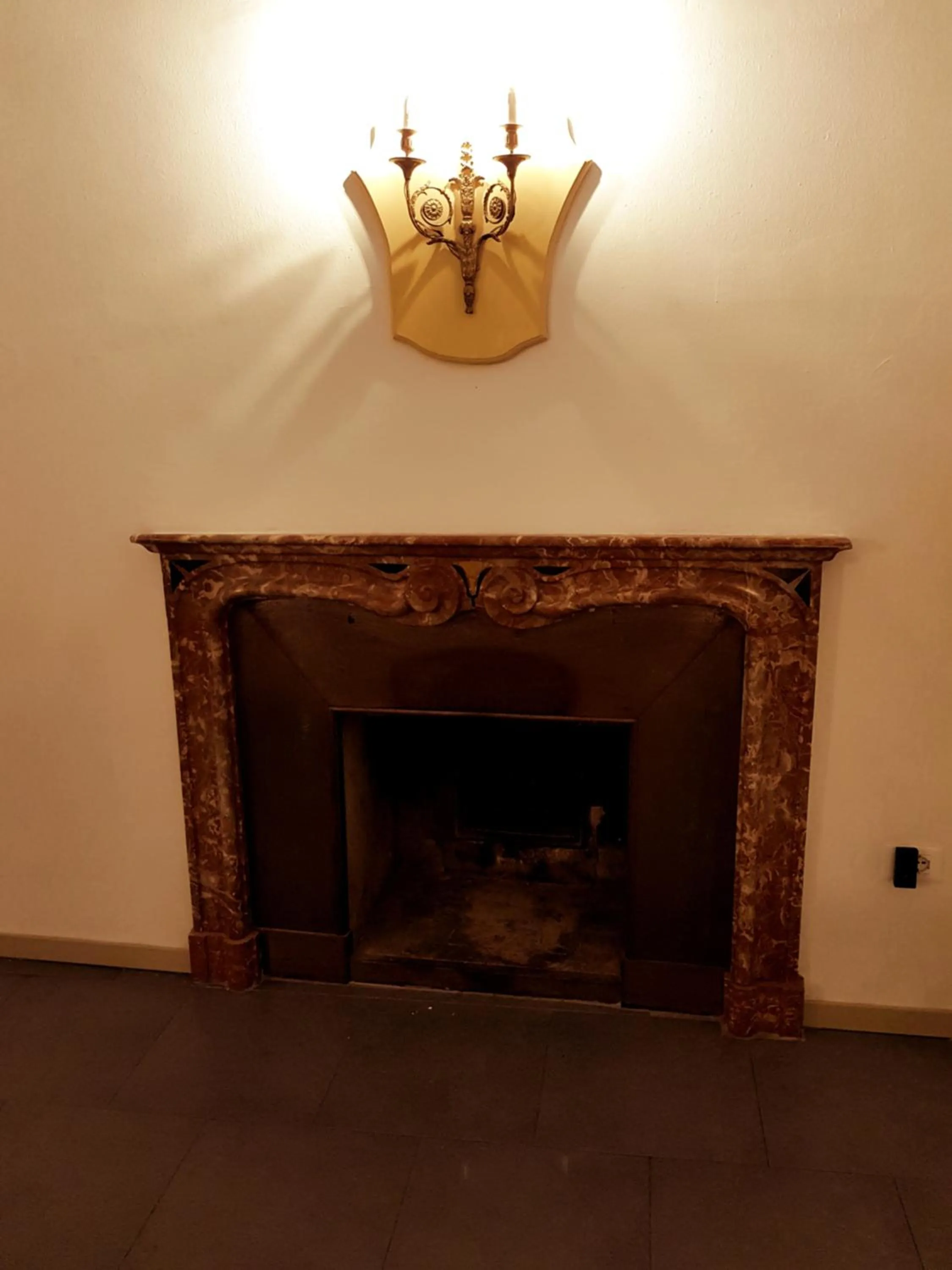 Decorative detail in CharmeRooms Villa Moroni