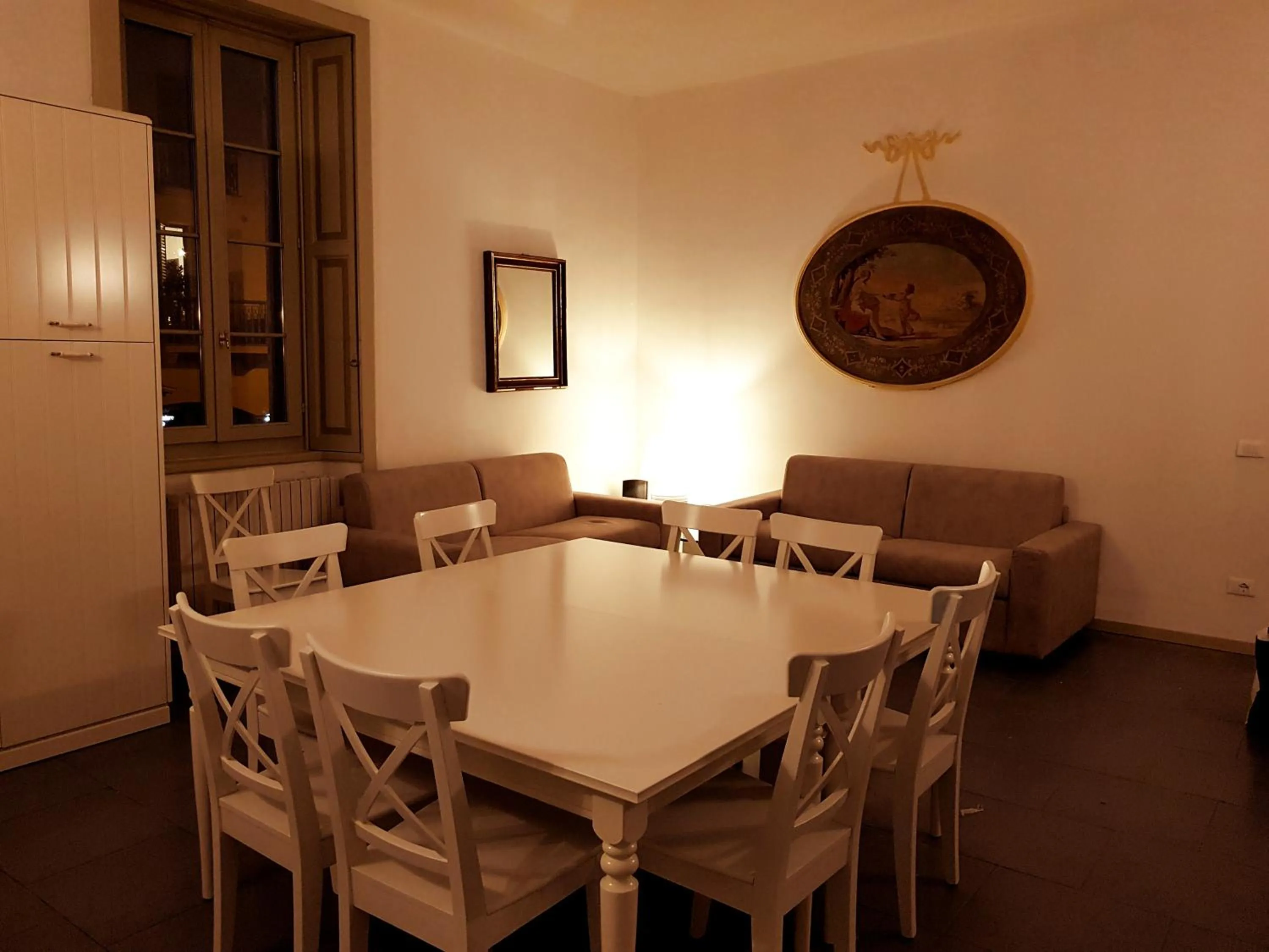 Dining area in CharmeRooms Villa Moroni