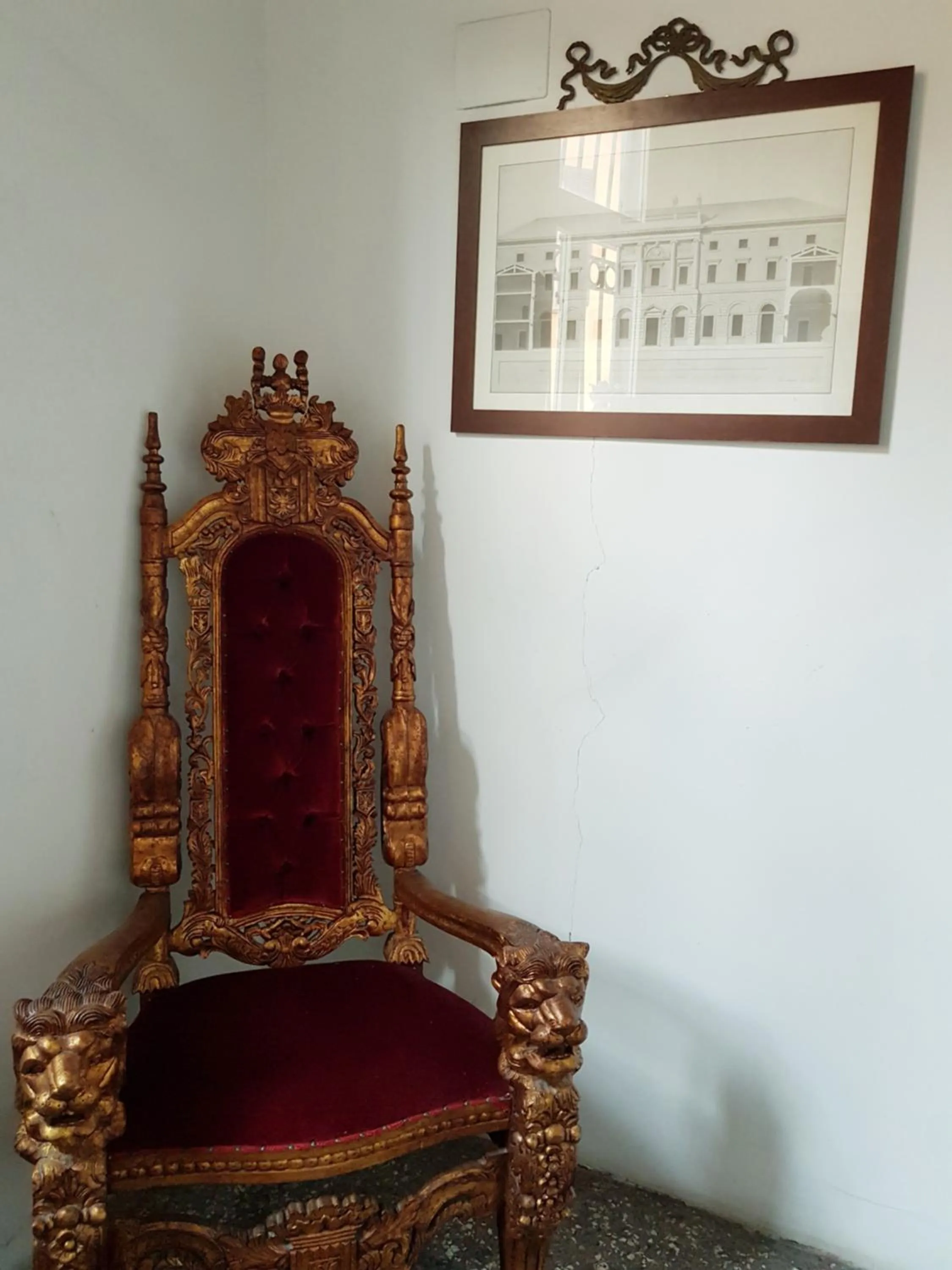 Decorative detail in CharmeRooms Villa Moroni