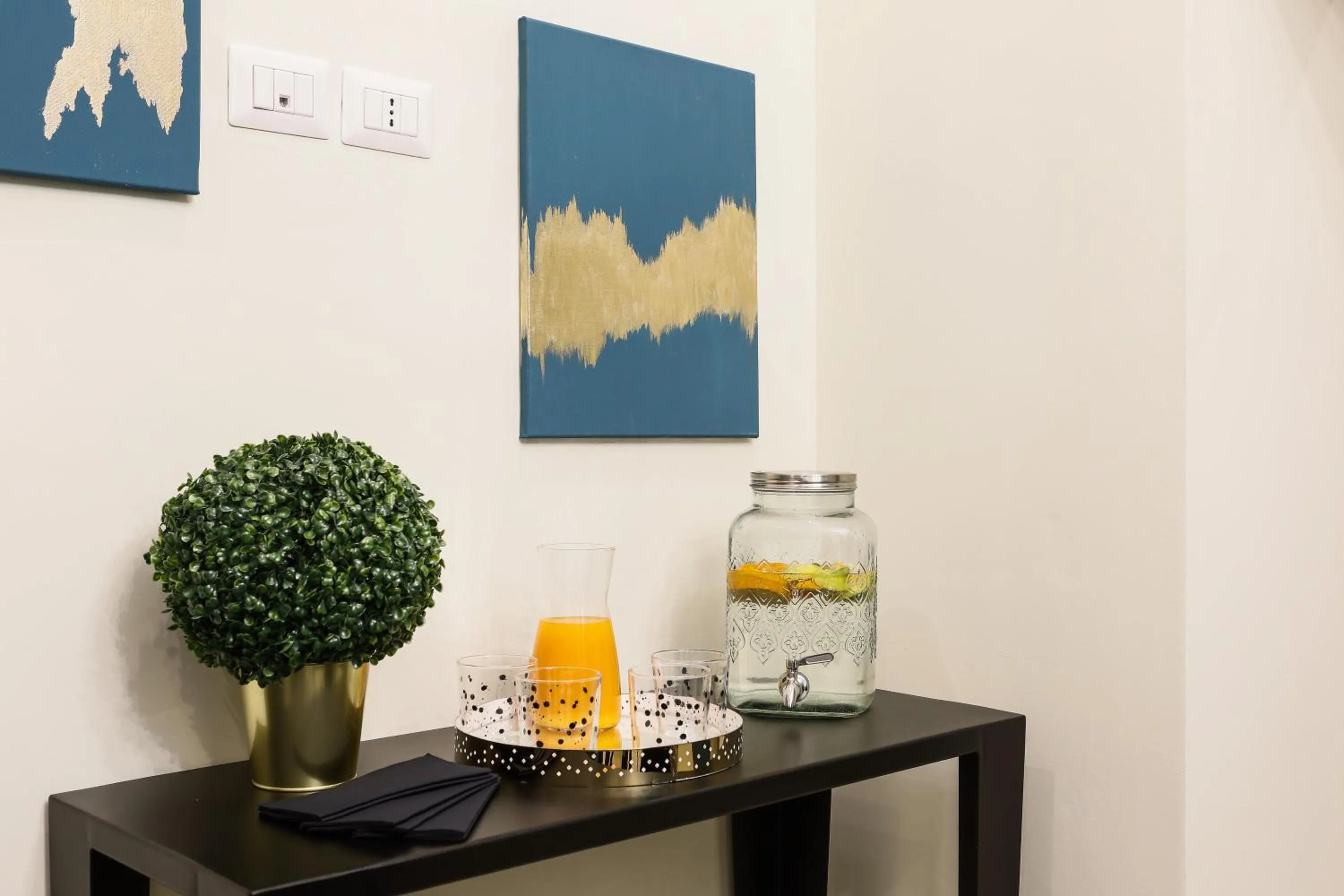 Coffee/tea facilities in Pantheon Unique Rooms