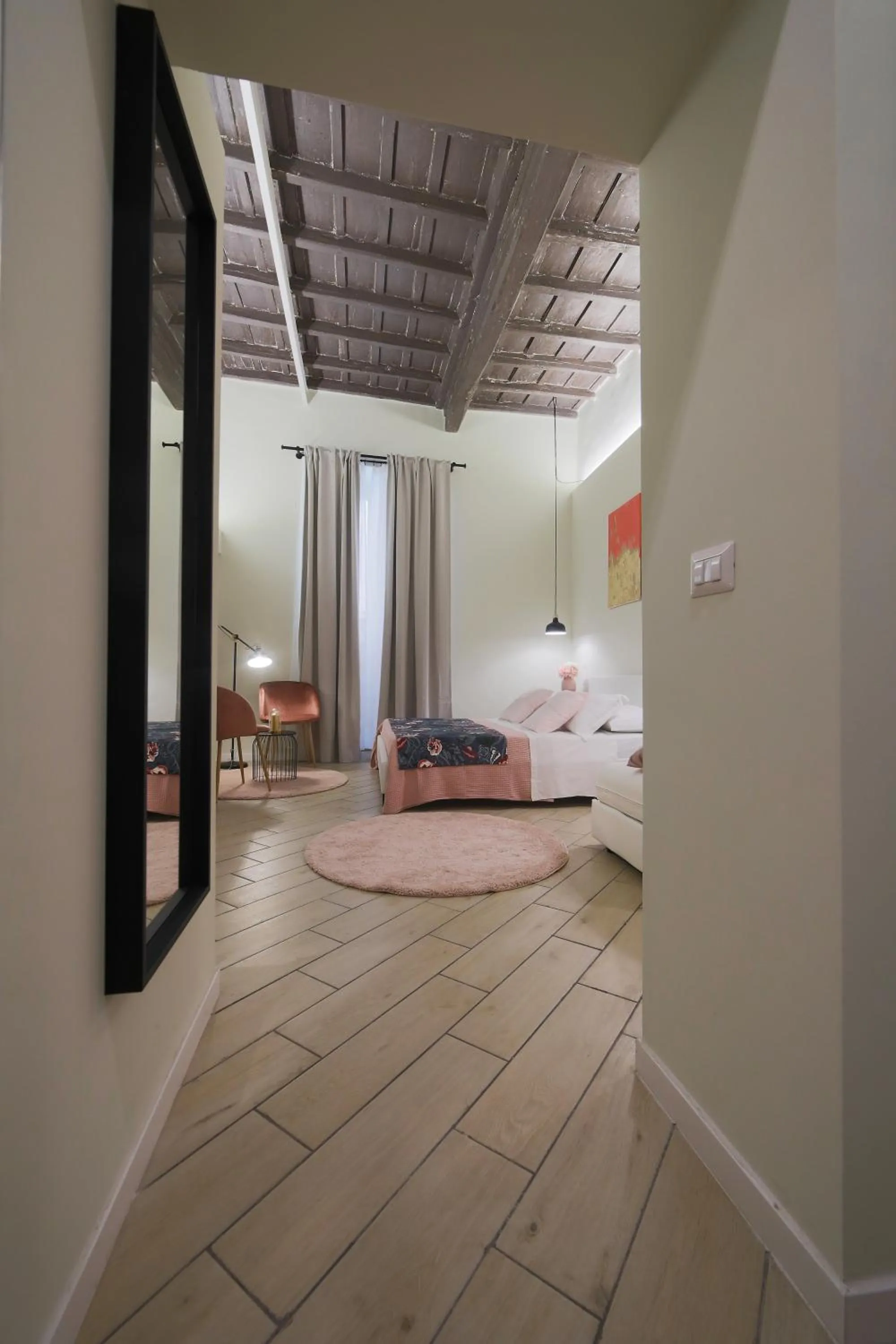 Photo of the whole room, Bed in Pantheon Unique Rooms