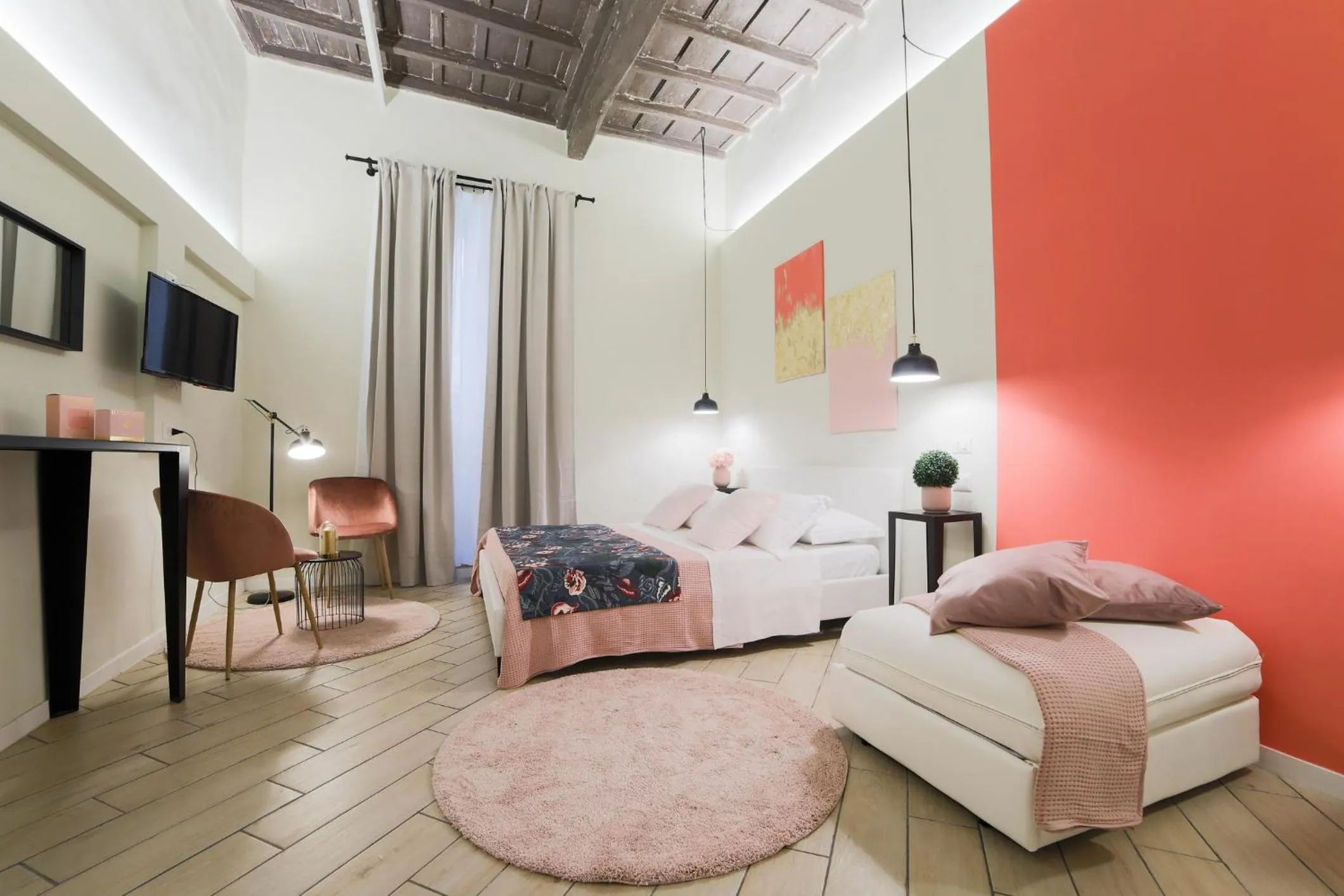 Photo of the whole room, Bed in Pantheon Unique Rooms