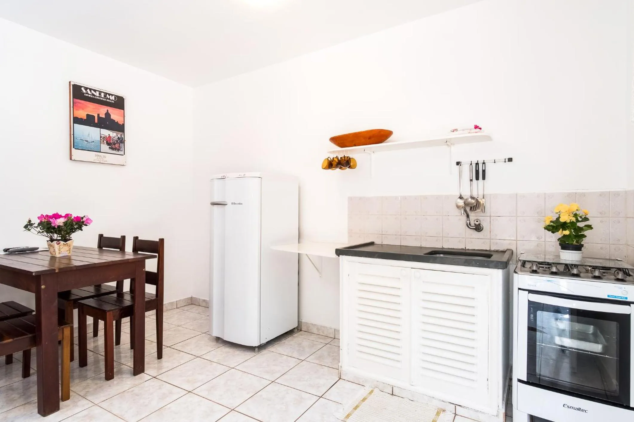 Kitchen or kitchenette in Pousada Sanremo Inn