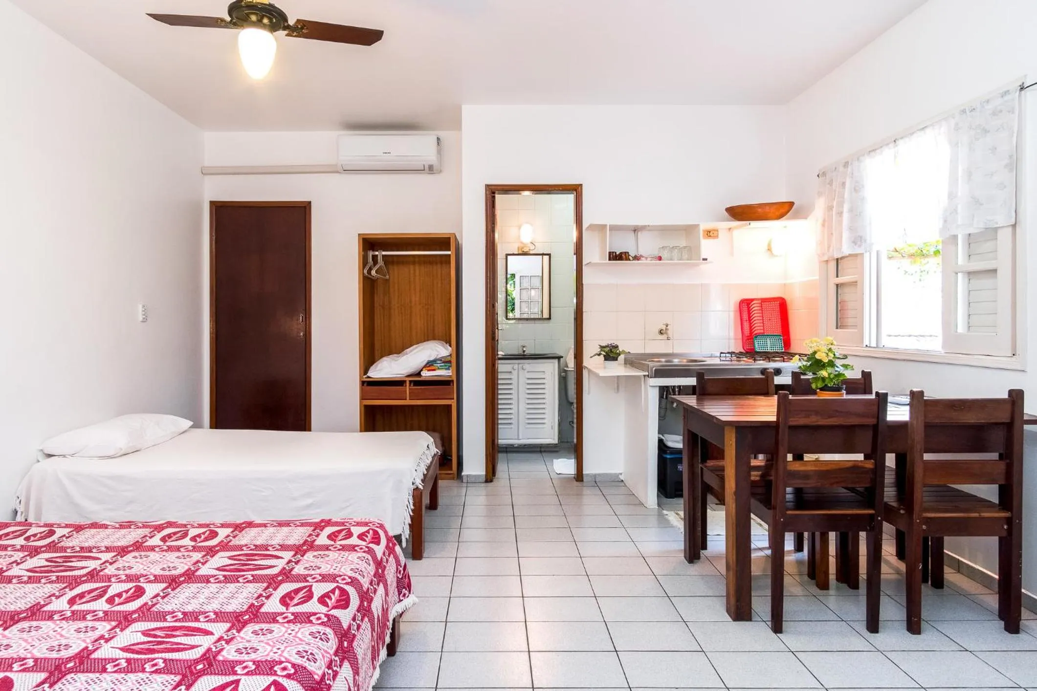 Seating area, Bed in Pousada Sanremo Inn