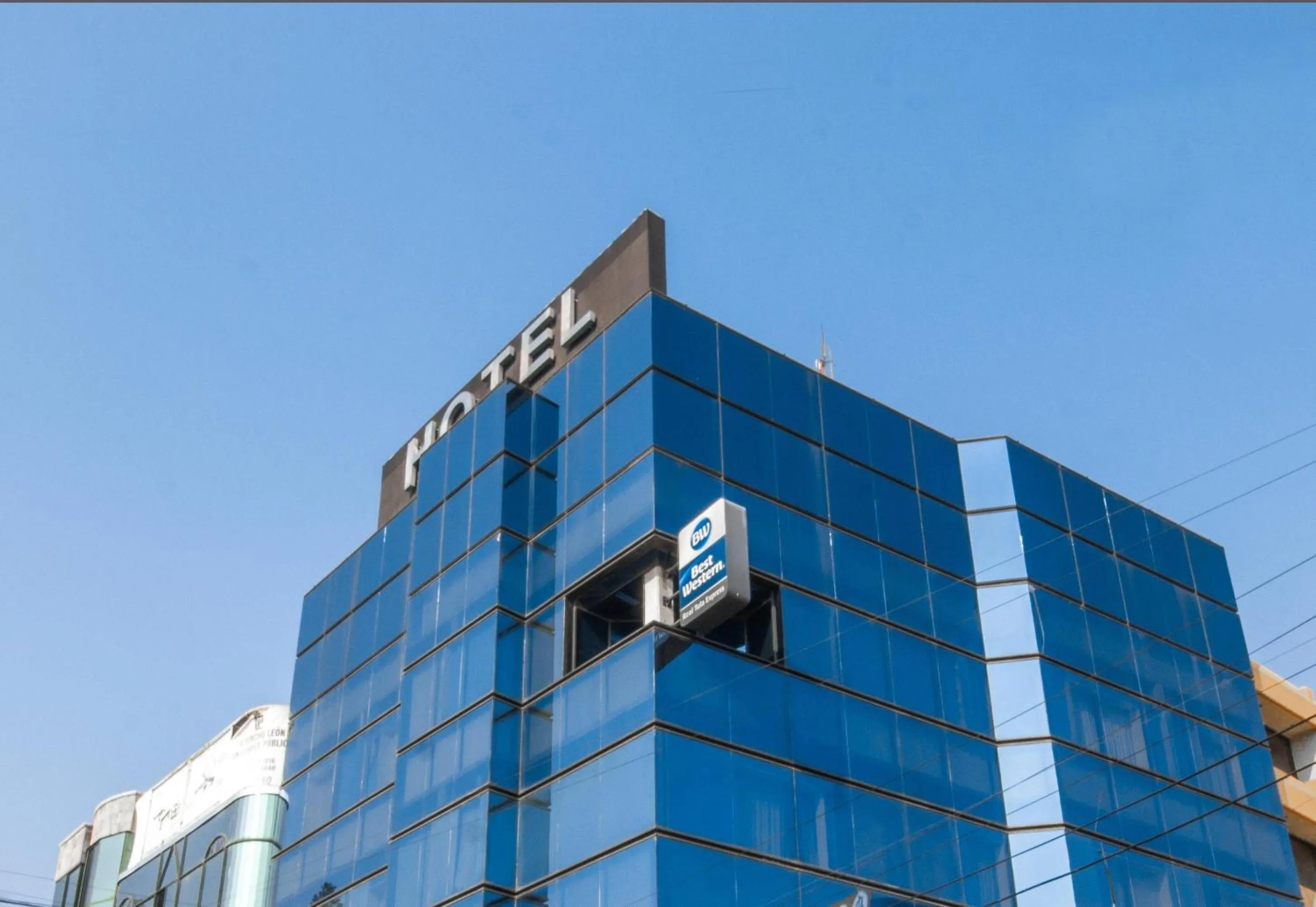 Property building in Best Western Real Tula Express