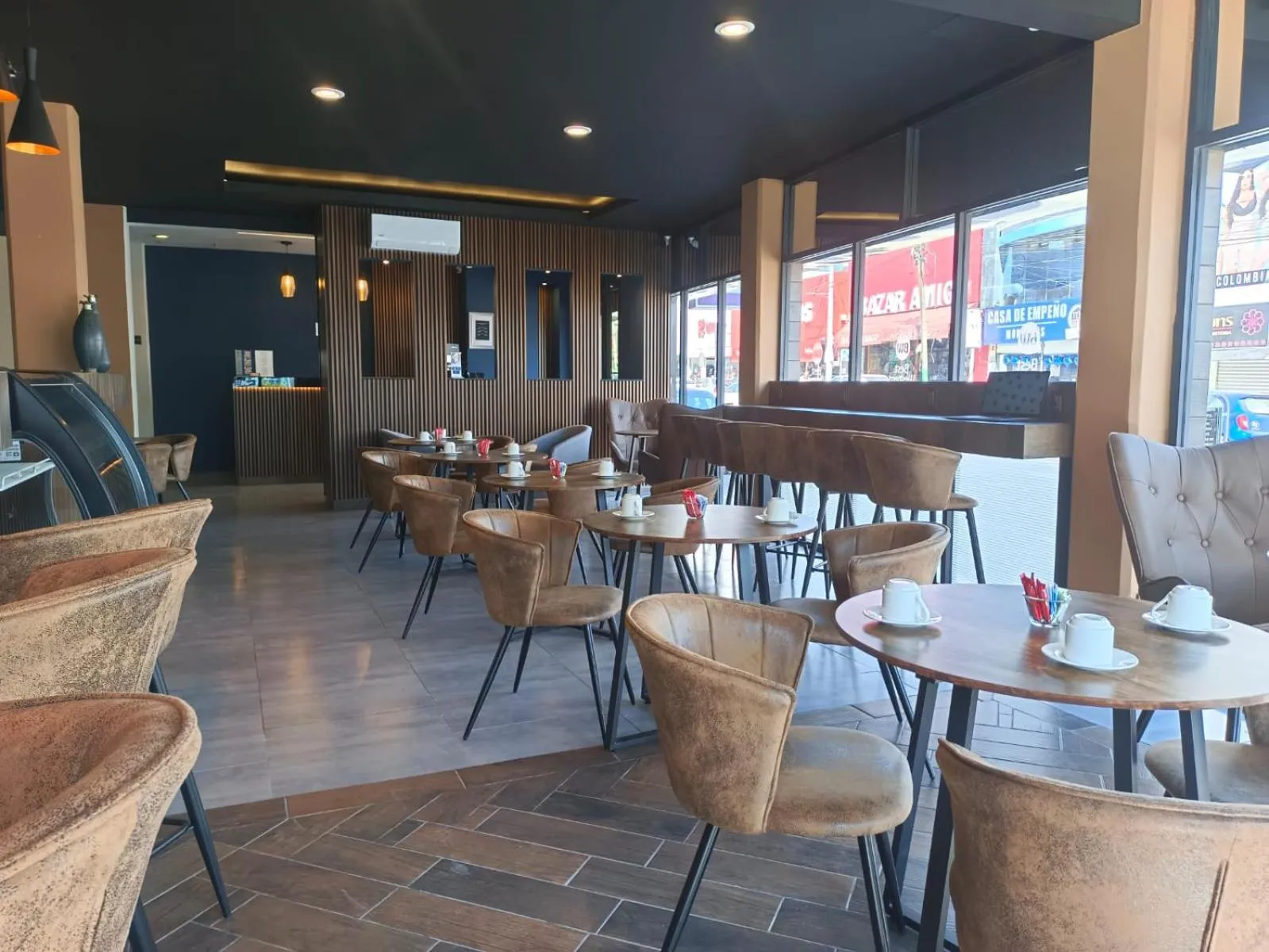 Restaurant/places to eat in Best Western Real Tula Express