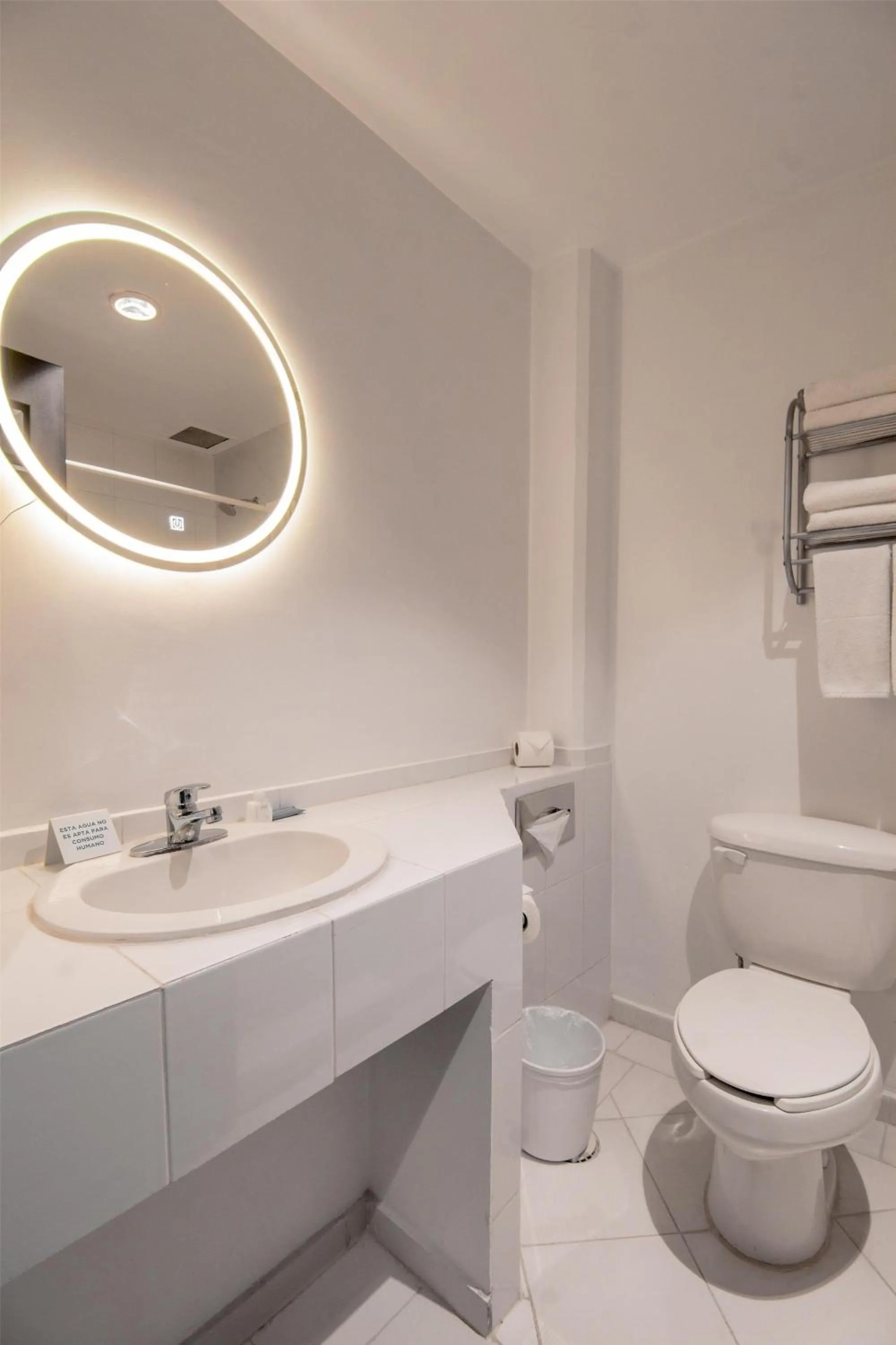 Bathroom in Best Western Real Tula Express