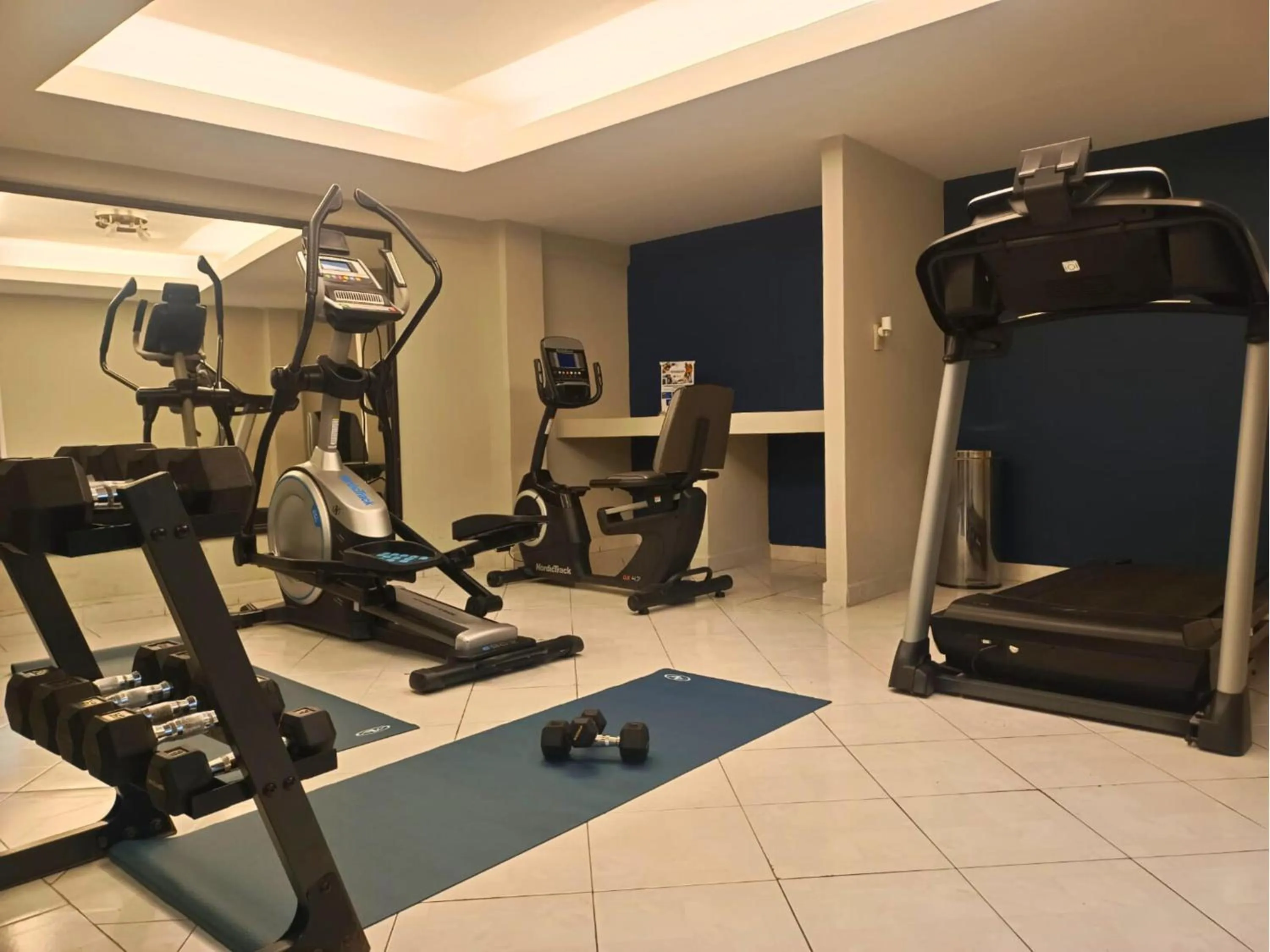 Fitness centre/facilities in Best Western Real Tula Express