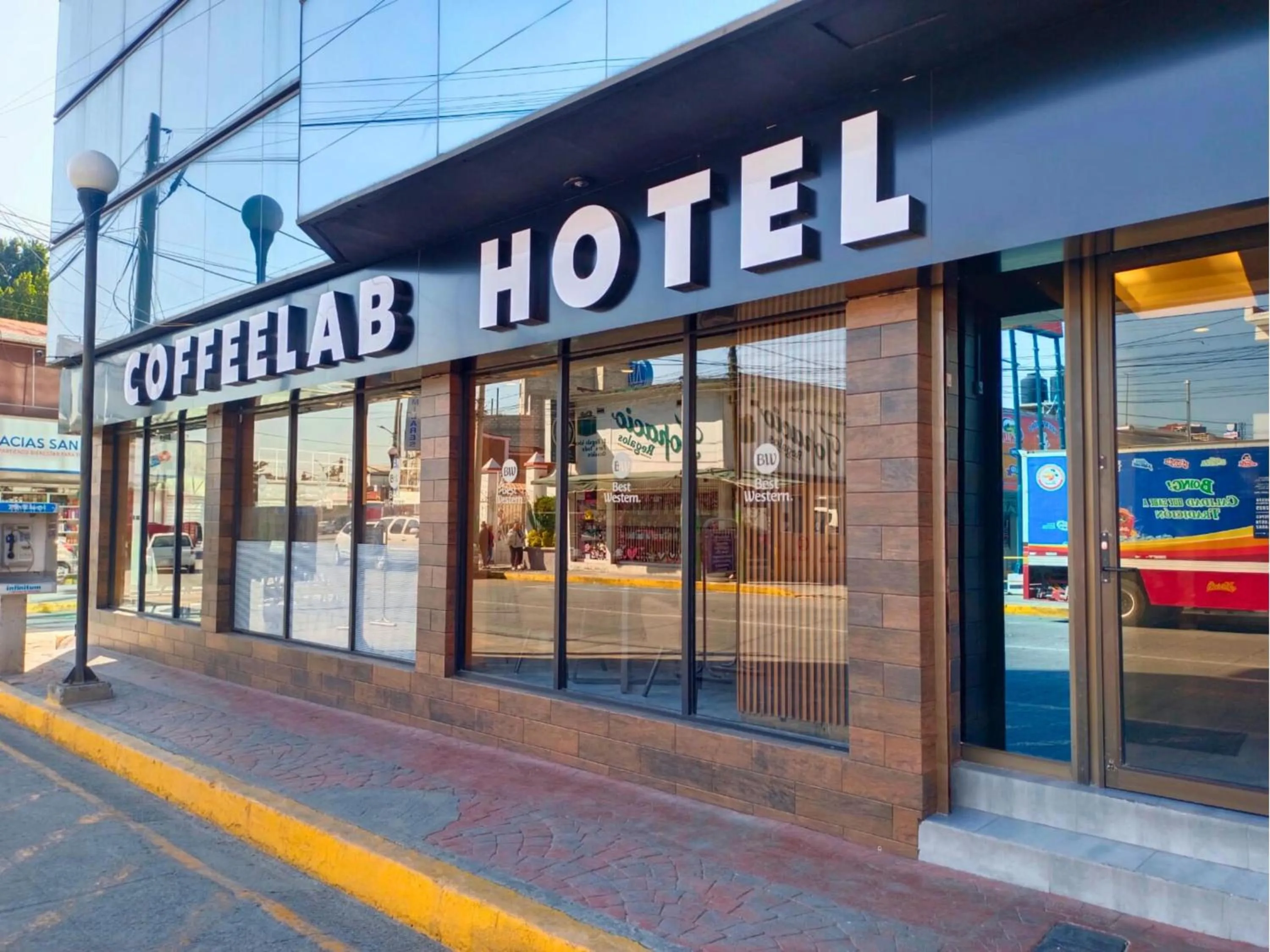 Property building in Best Western Real Tula Express