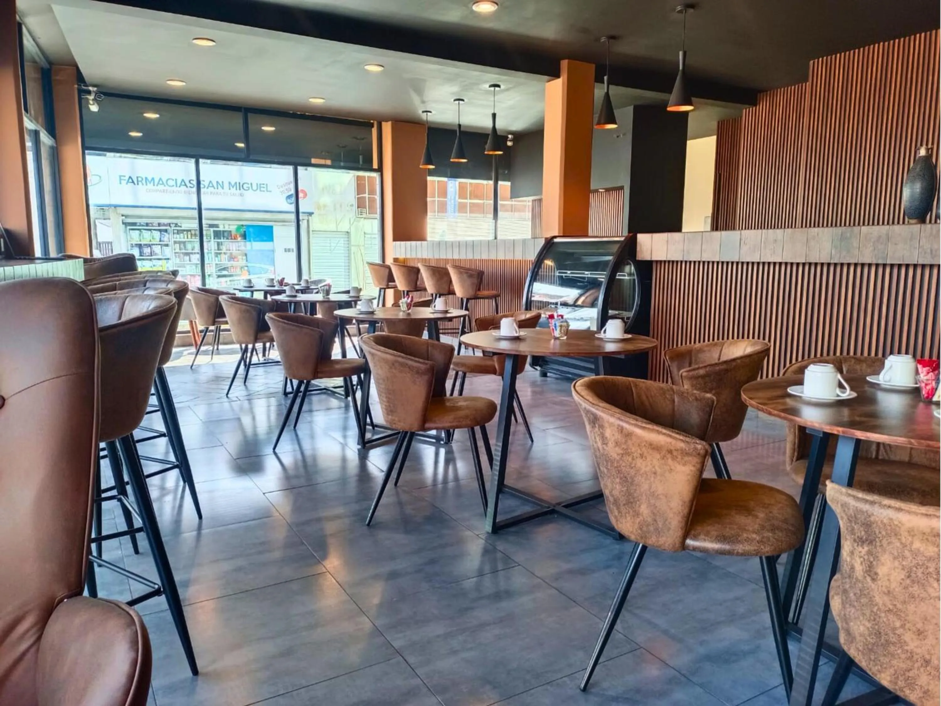 Restaurant/places to eat in Best Western Real Tula Express