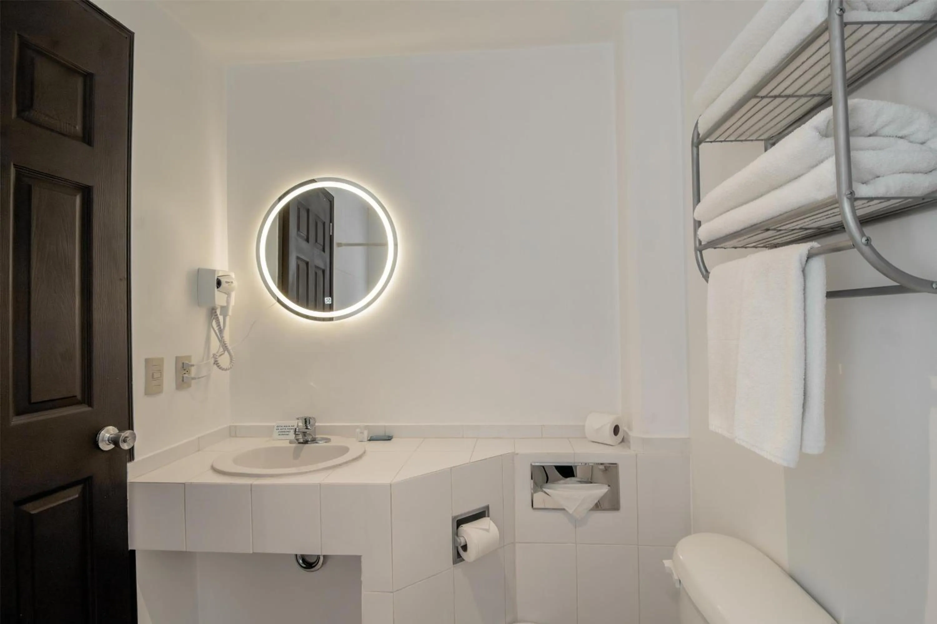 Bathroom in Best Western Real Tula Express