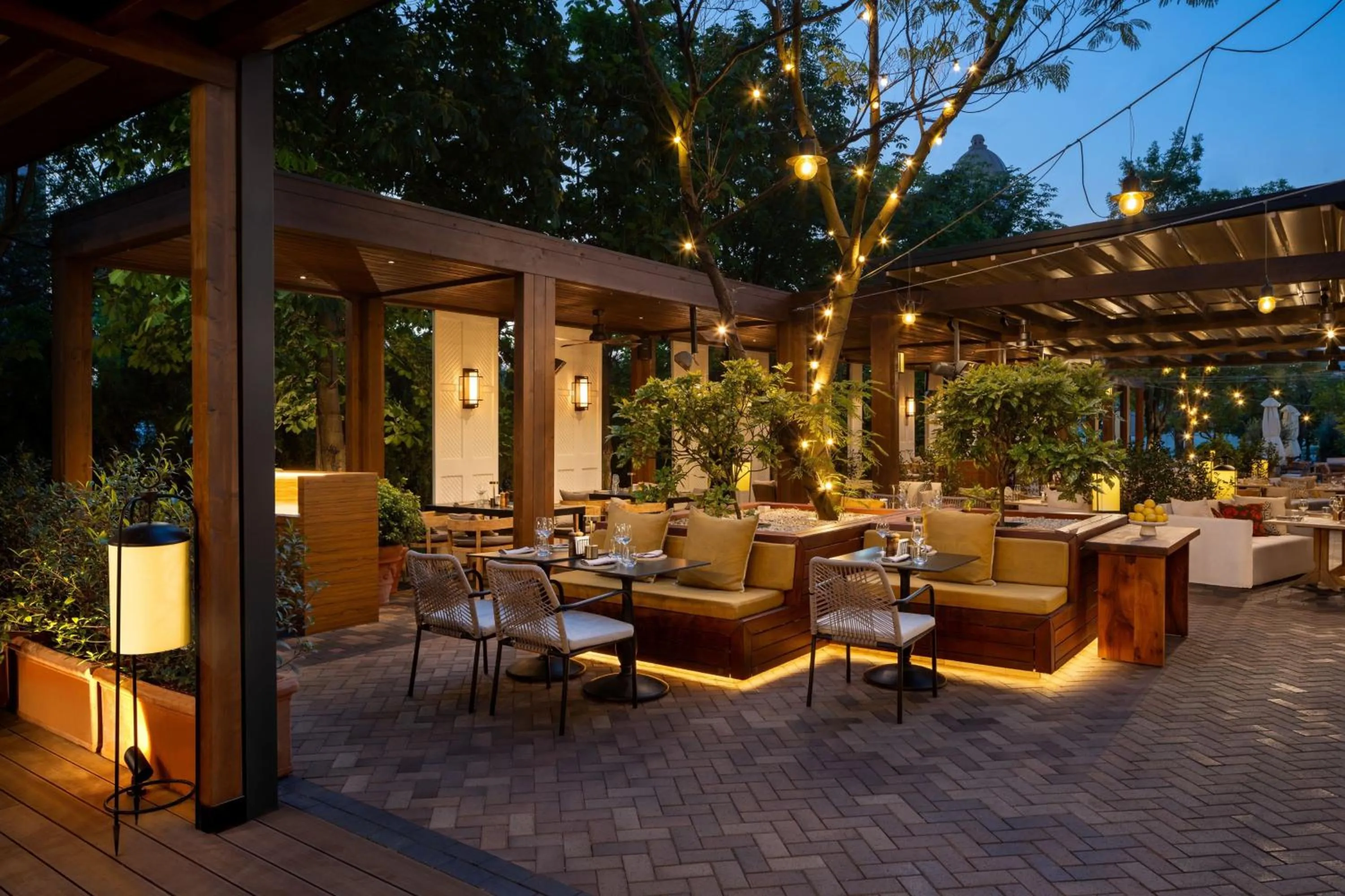 Restaurant/places to eat in JW Marriott Bucharest Grand Hotel