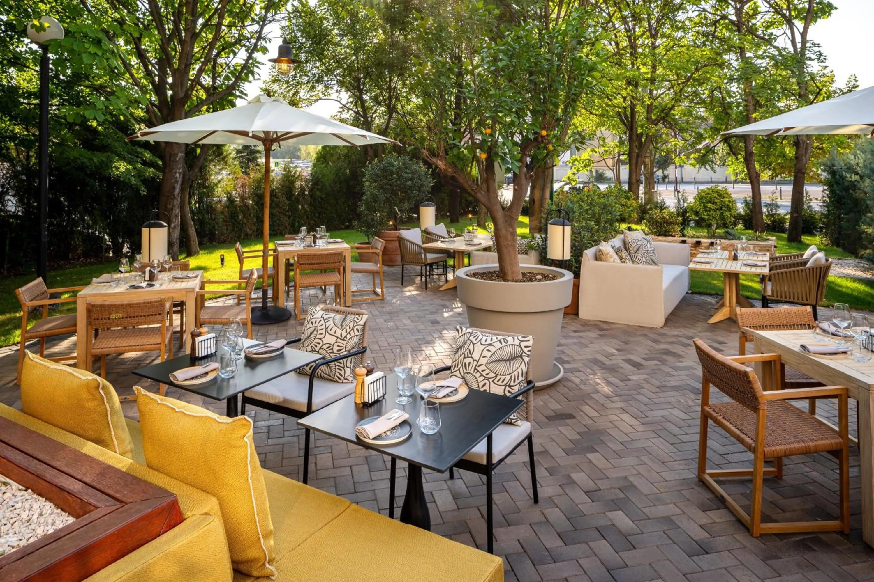 Restaurant/places to eat in JW Marriott Bucharest Grand Hotel