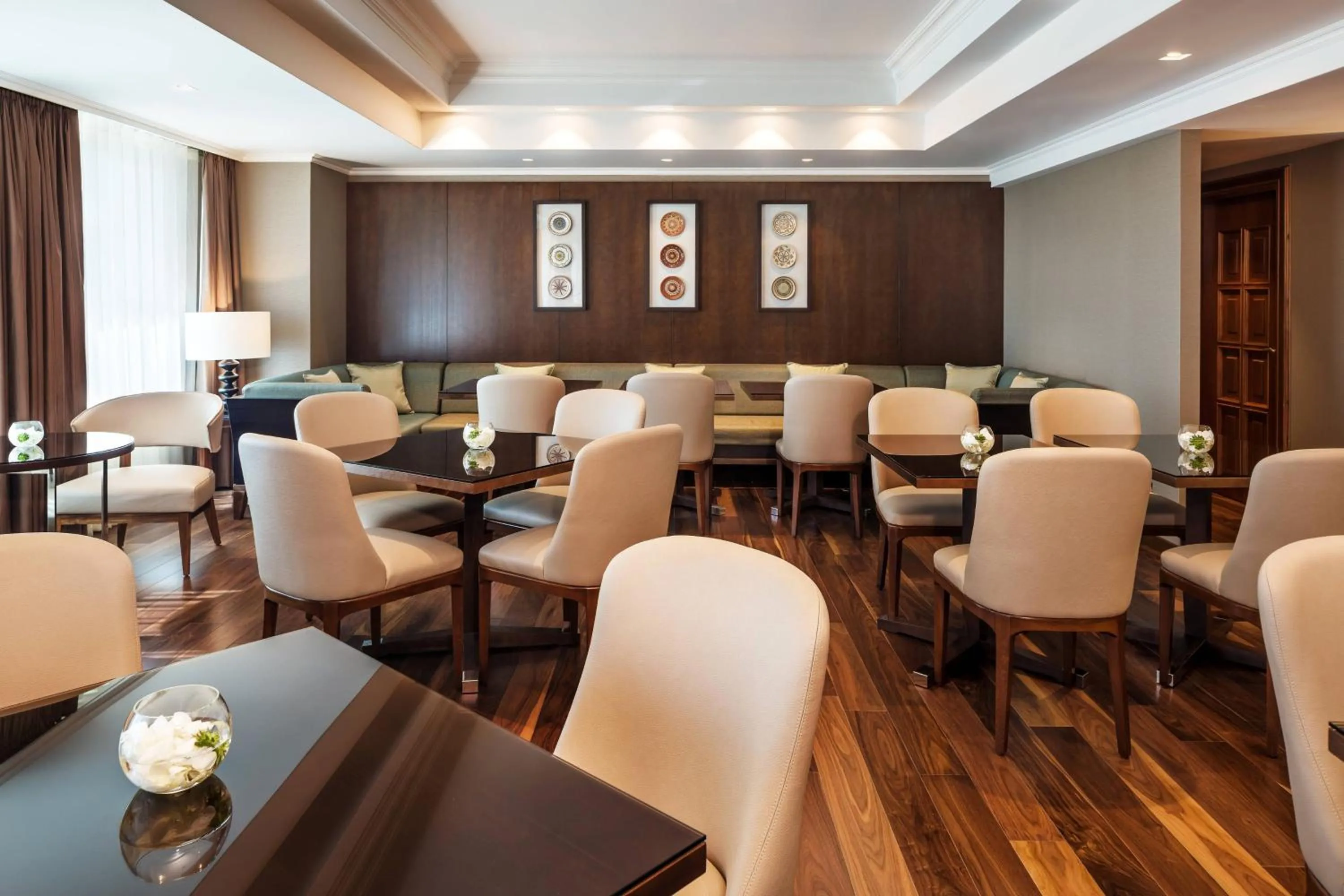 Lounge or bar in JW Marriott Bucharest Grand Hotel