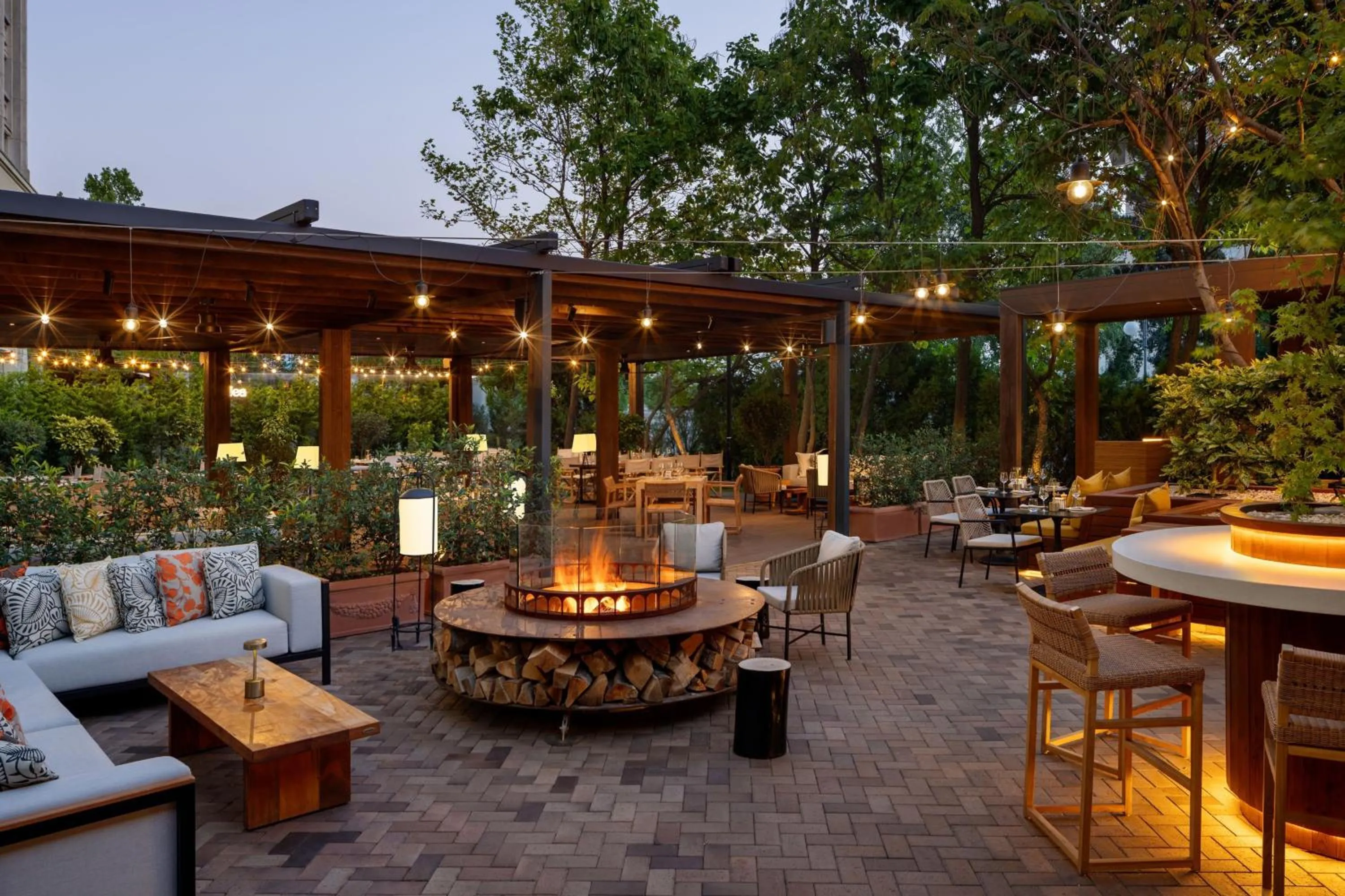 Restaurant/places to eat in JW Marriott Bucharest Grand Hotel