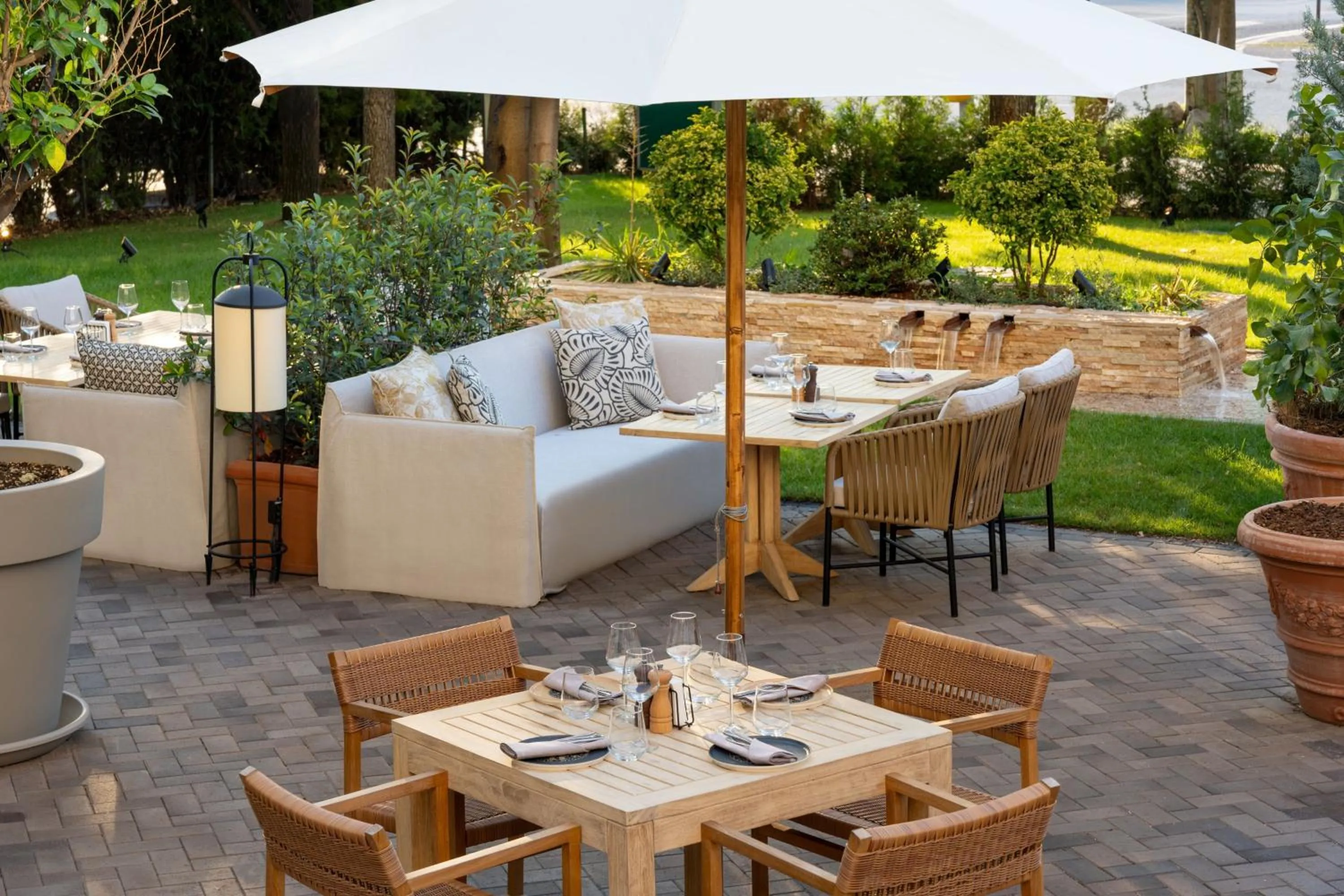 Restaurant/places to eat in JW Marriott Bucharest Grand Hotel