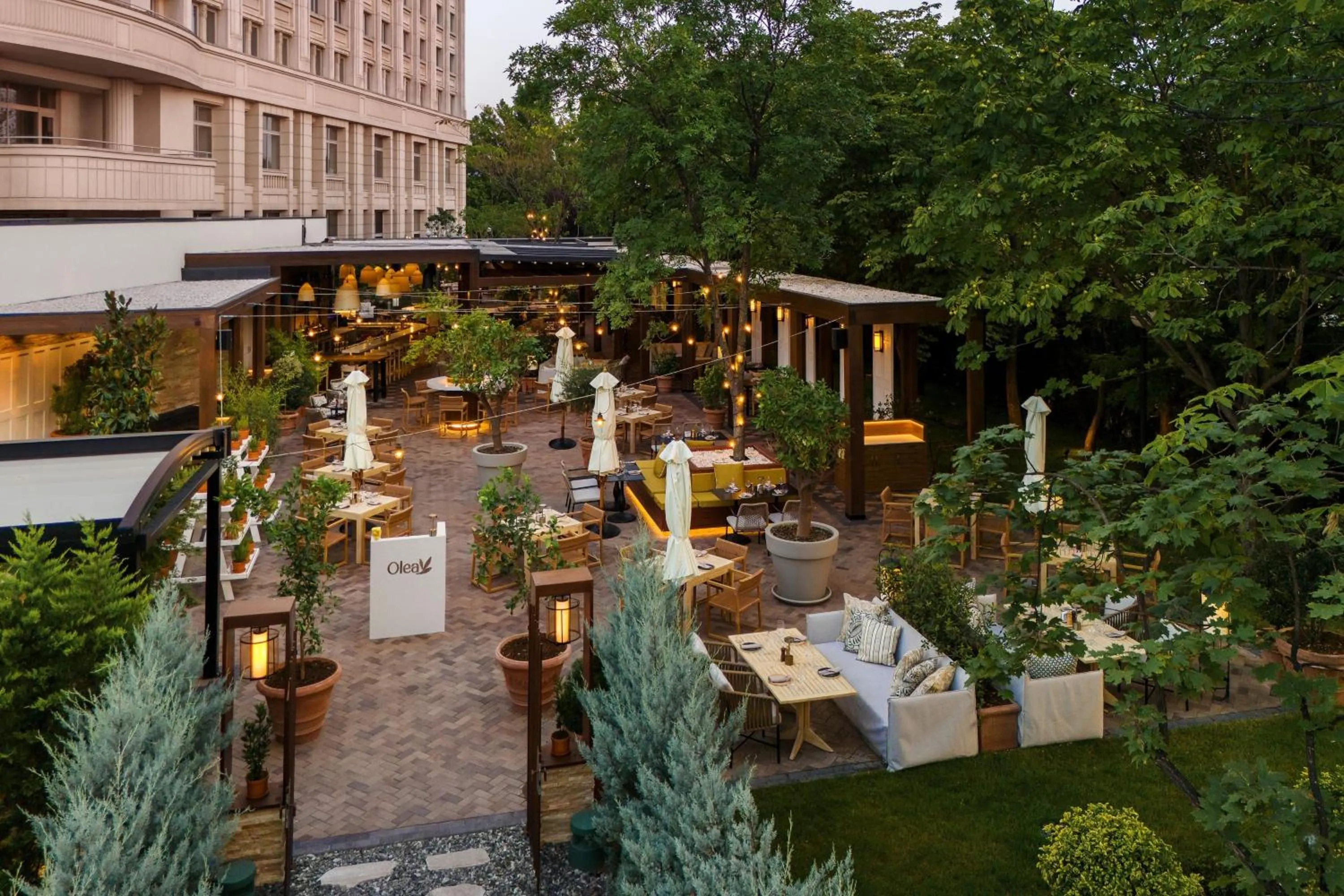 Restaurant/places to eat in JW Marriott Bucharest Grand Hotel